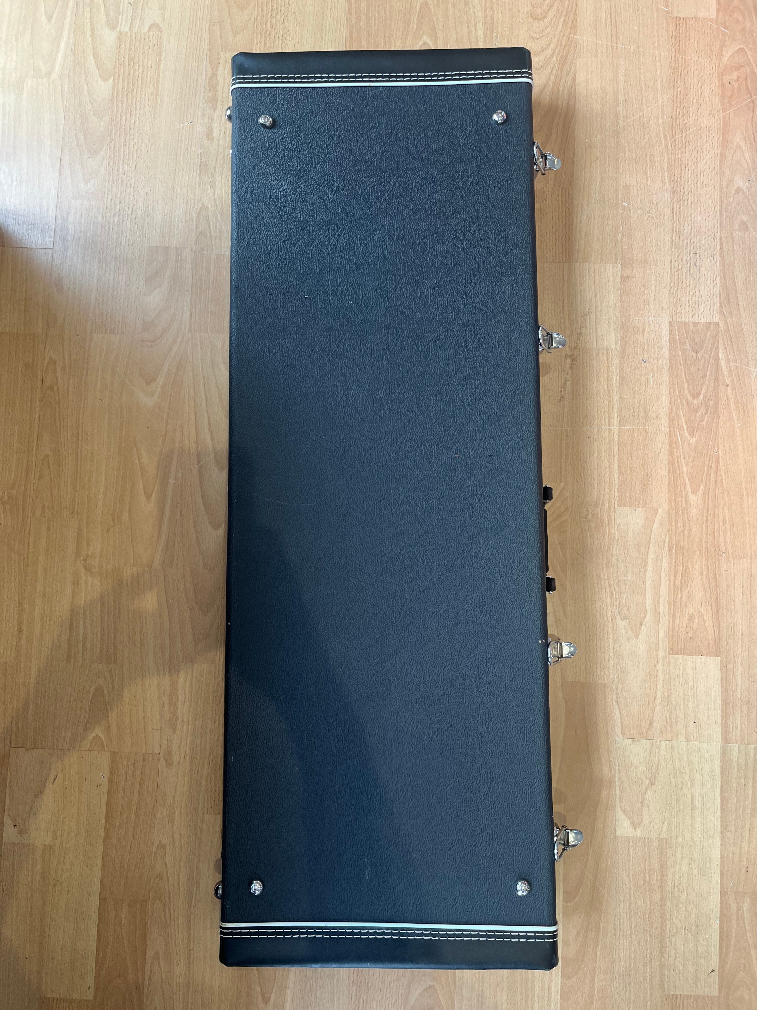 Thomann Electric Guitar Hard Case – Black (Second Hand)
