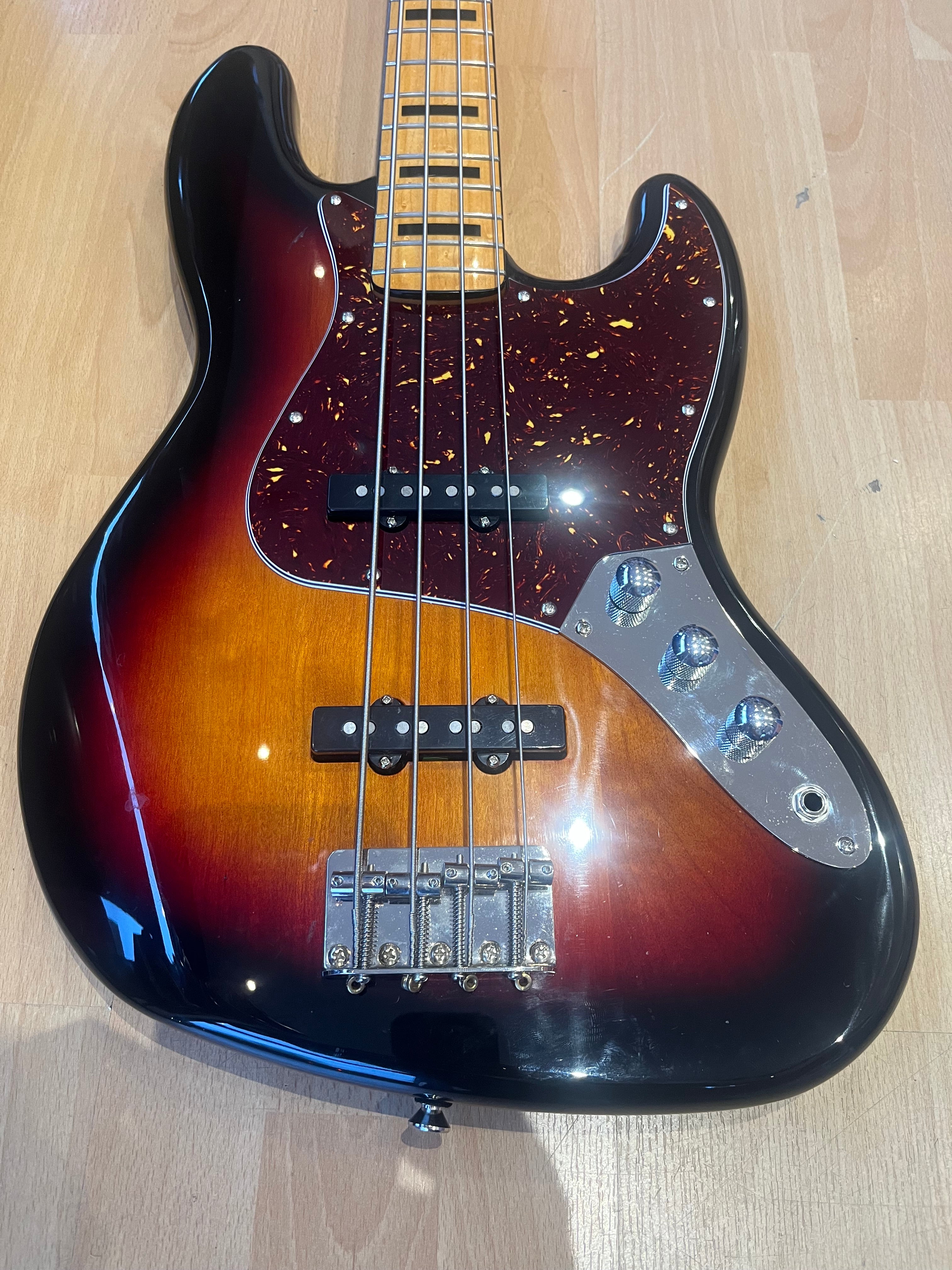 Squier Classic Vibe ’70s Jazz Bass – Sunburst - GREAT CONDITION