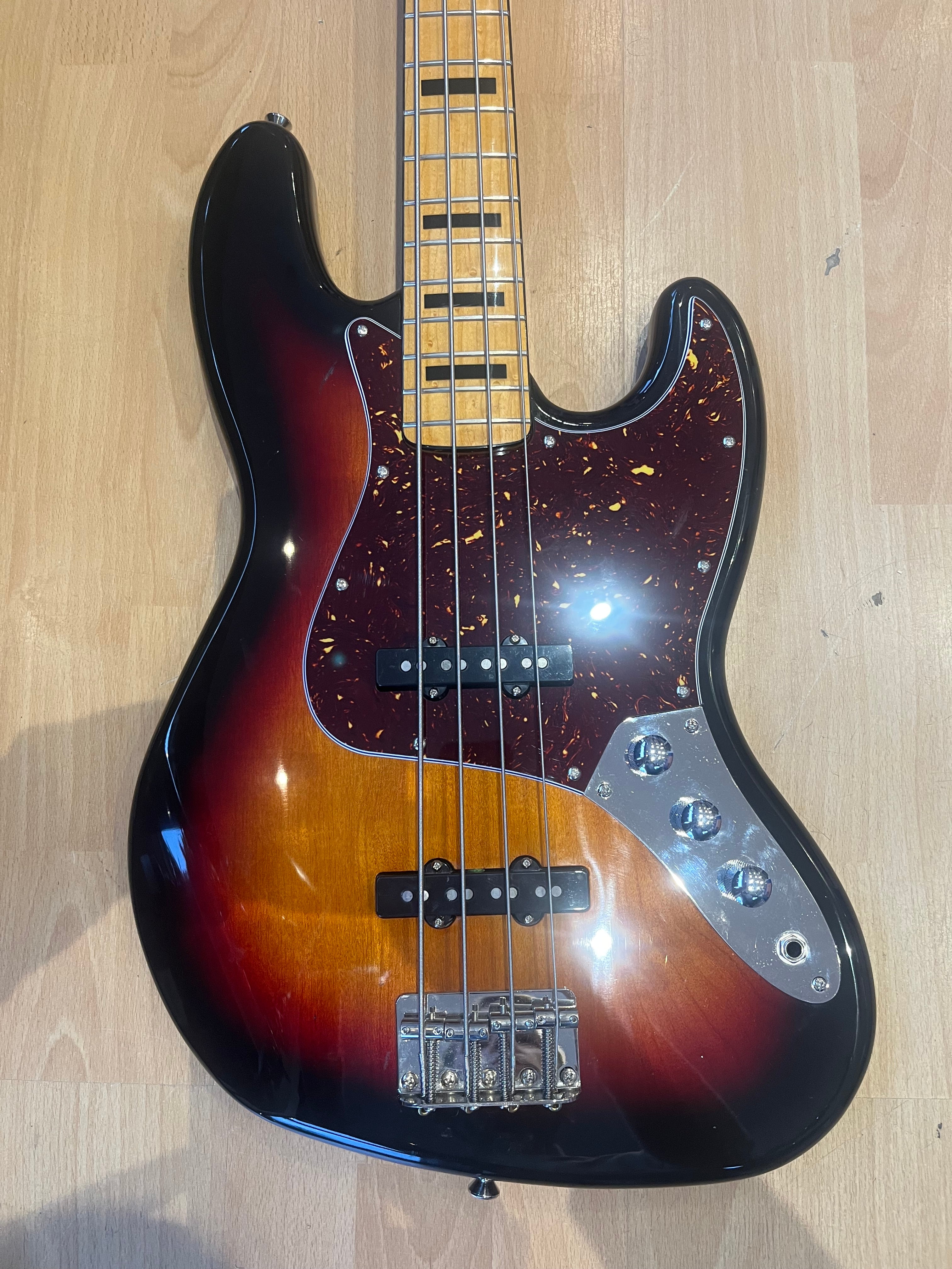 Squier Classic Vibe ’70s Jazz Bass – Sunburst - GREAT CONDITION