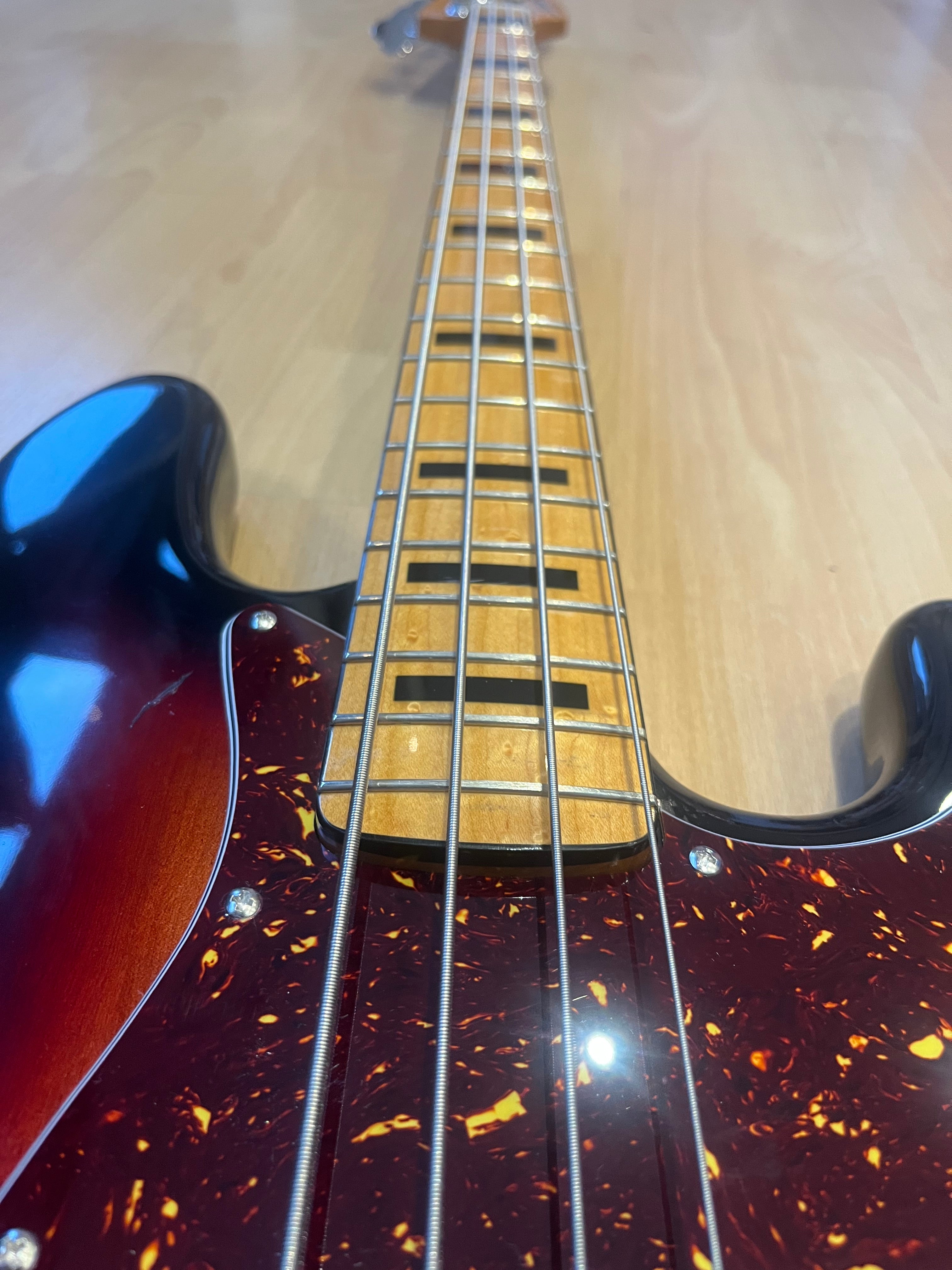 Squier Classic Vibe ’70s Jazz Bass – Sunburst - GREAT CONDITION