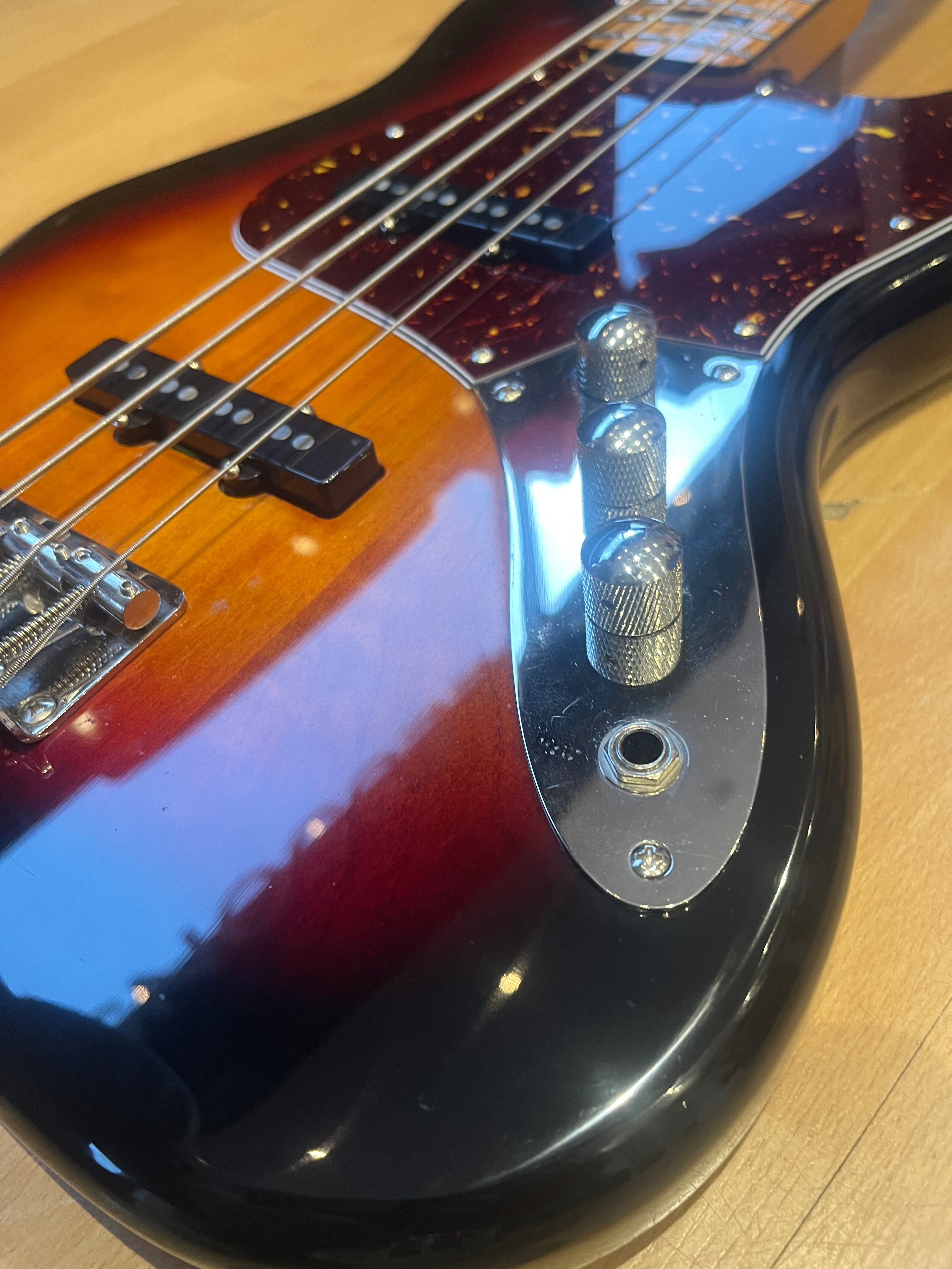 Squier Classic Vibe ’70s Jazz Bass – Sunburst - GREAT CONDITION