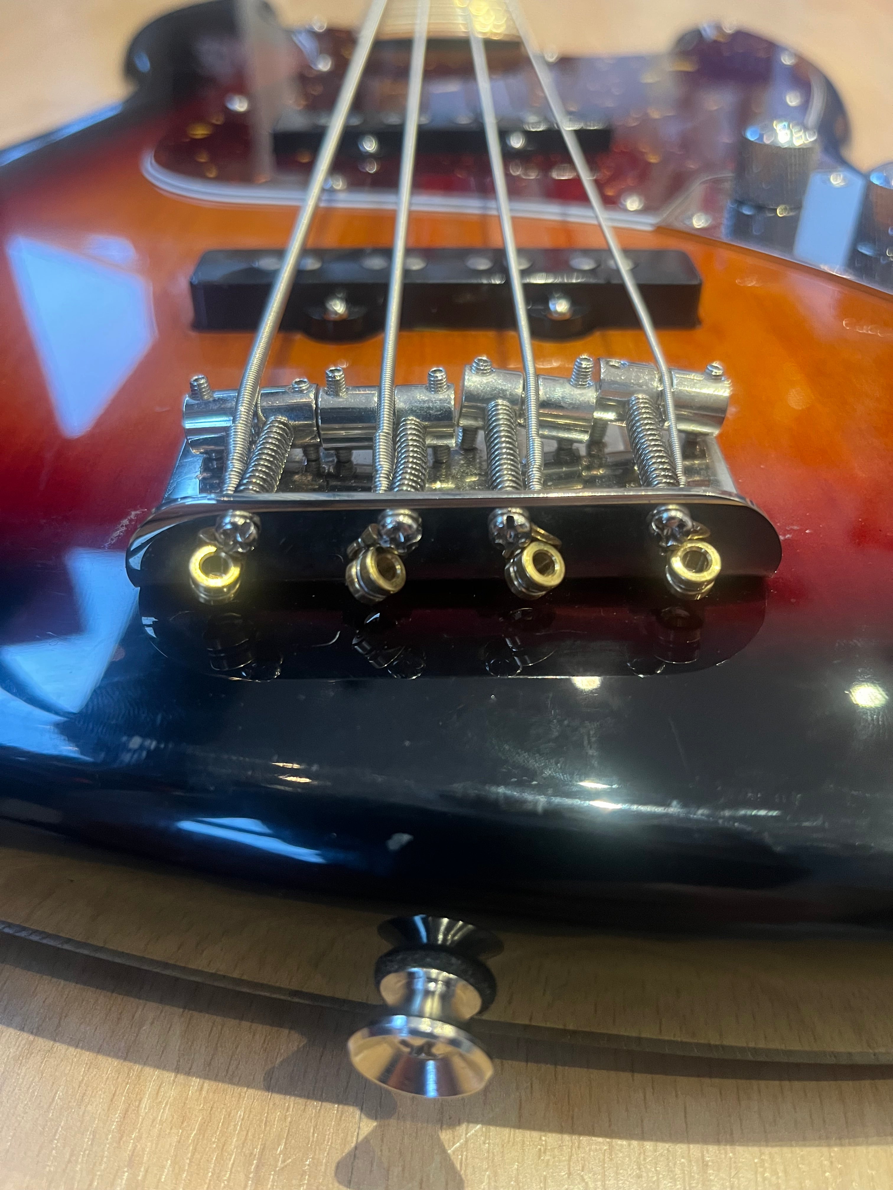 Squier Classic Vibe ’70s Jazz Bass – Sunburst - GREAT CONDITION