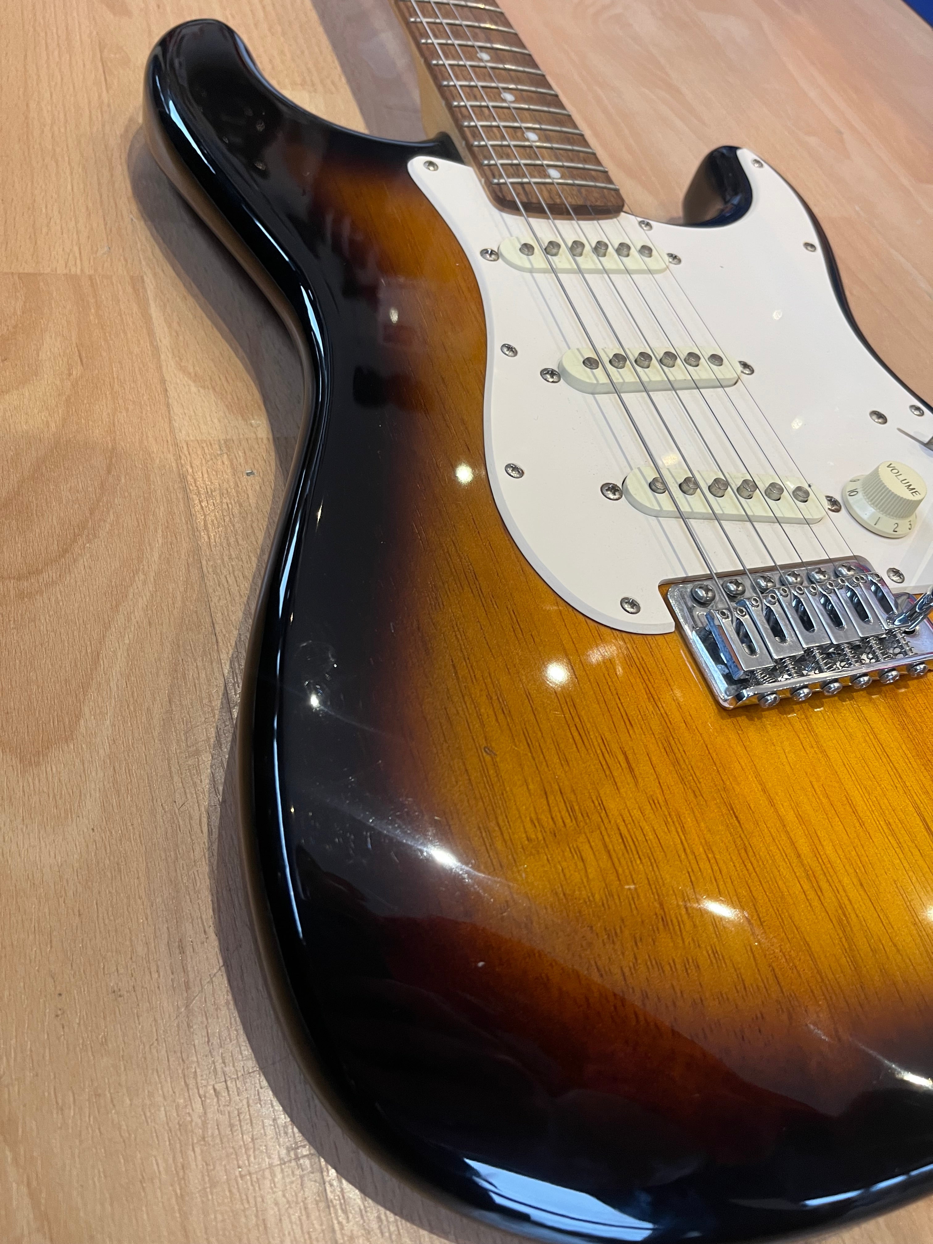 Squier Affinity Stratocaster – Sunburst - GREAT CONDITION