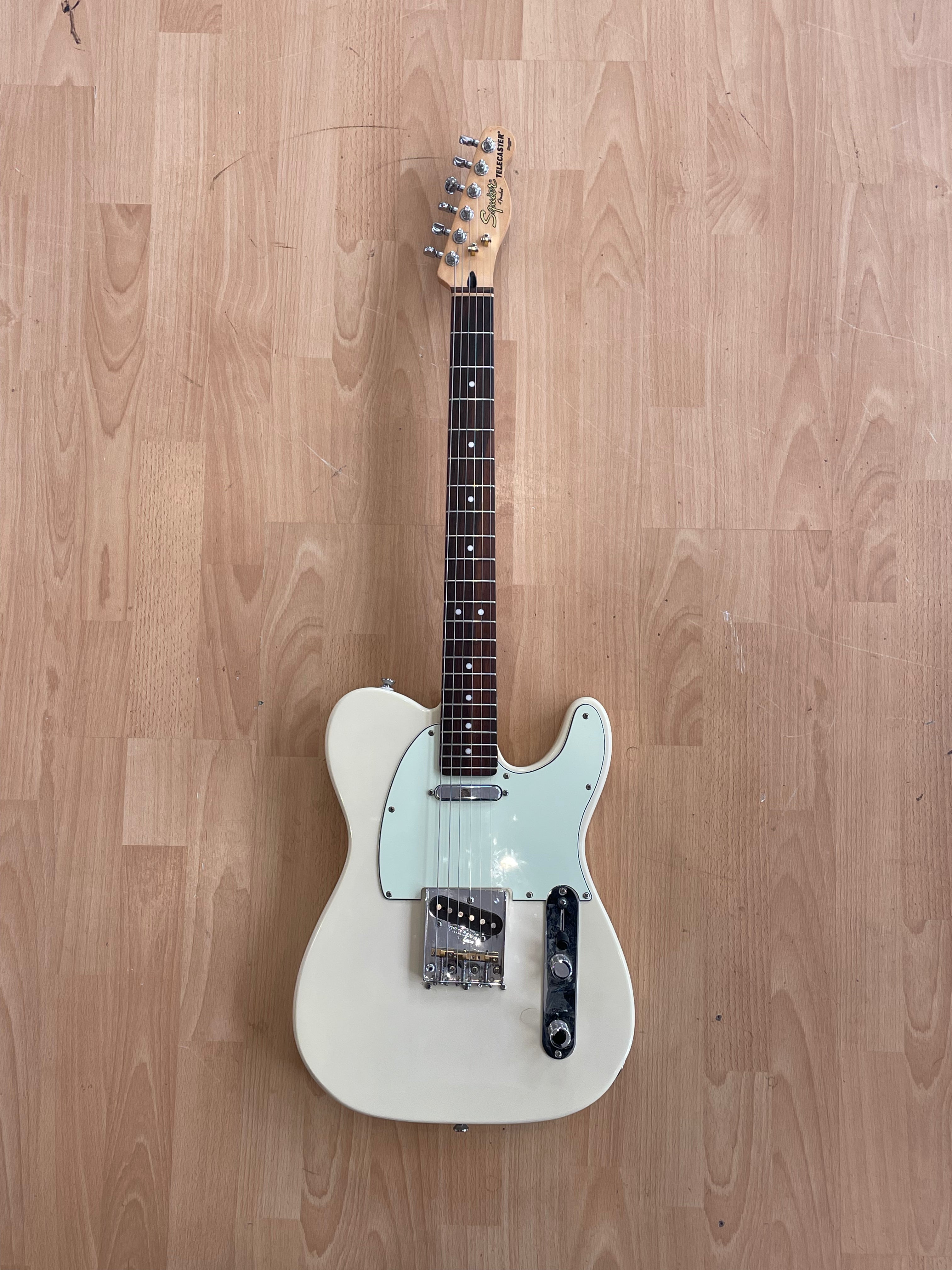 Squier Telecaster Standard Series in Vintage White - good condition