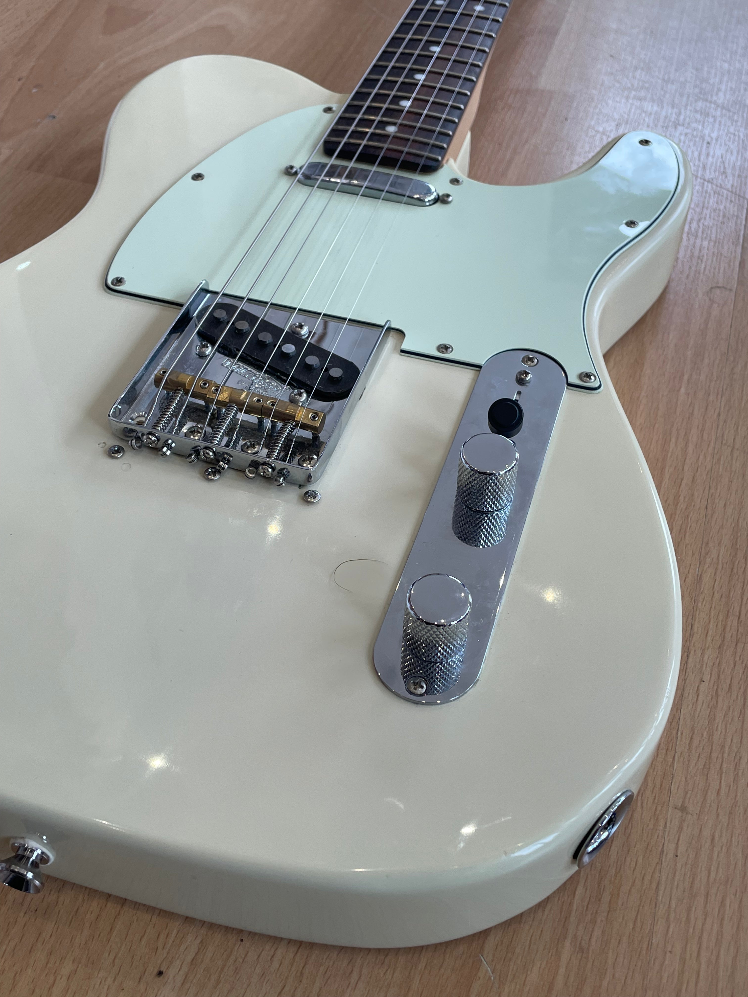 Squier Telecaster Standard Series in Vintage White - good condition