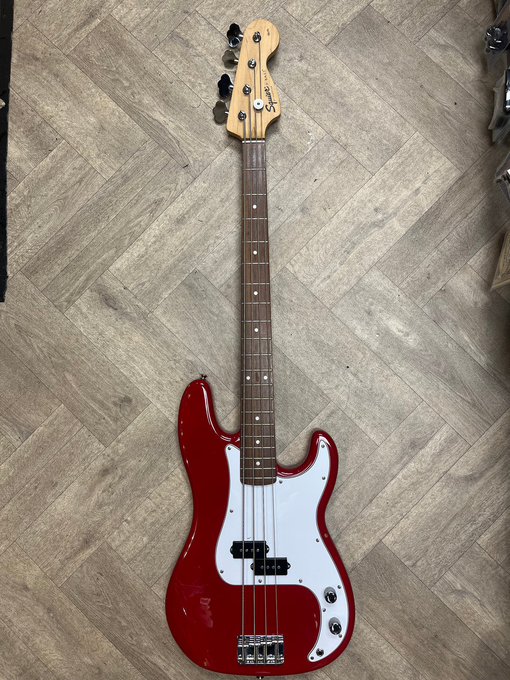Squier by Fender Precision Bass – Candy Apple Red | Affinity Series | Made in China - GOOD CONDITION