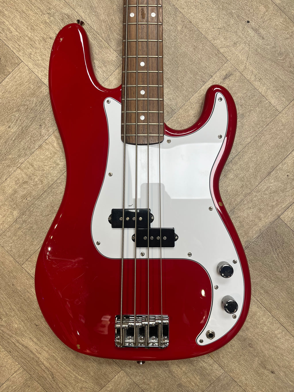 Squier by Fender Precision Bass – Candy Apple Red | Affinity Series | Made in China - GOOD CONDITION