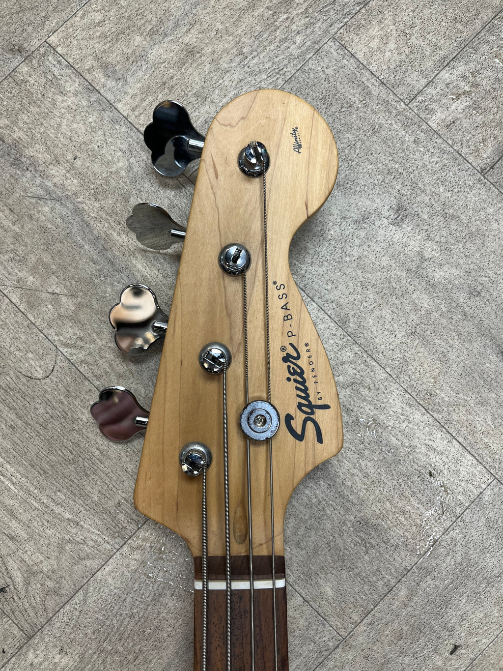 Squier by Fender Precision Bass – Candy Apple Red | Affinity Series | Made in China - GOOD CONDITION
