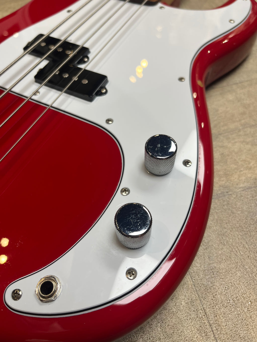 Squier by Fender Precision Bass – Candy Apple Red | Affinity Series | Made in China - GOOD CONDITION