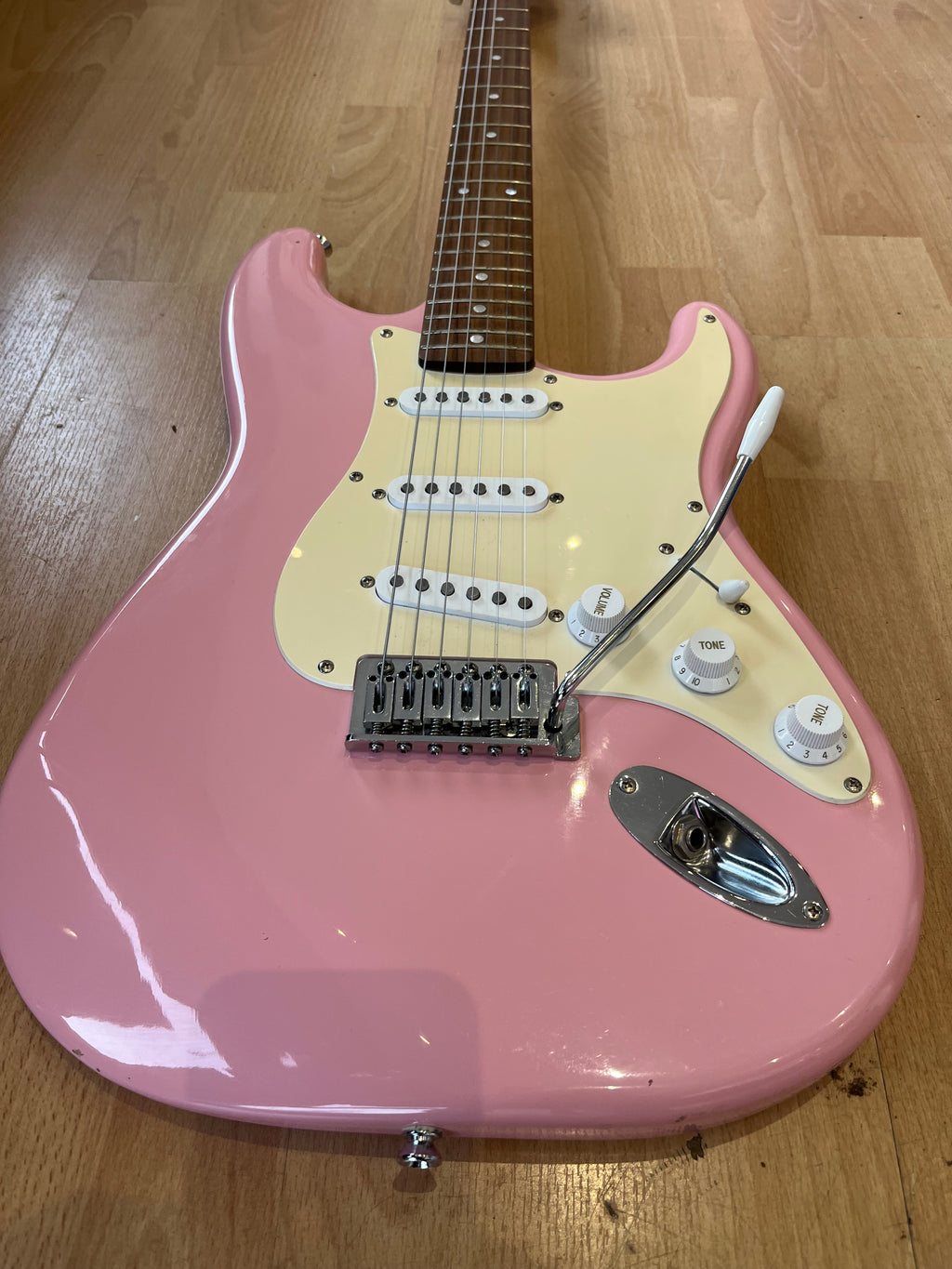 Squier Stratocaster – Pink Finish - GOOD CONDITION