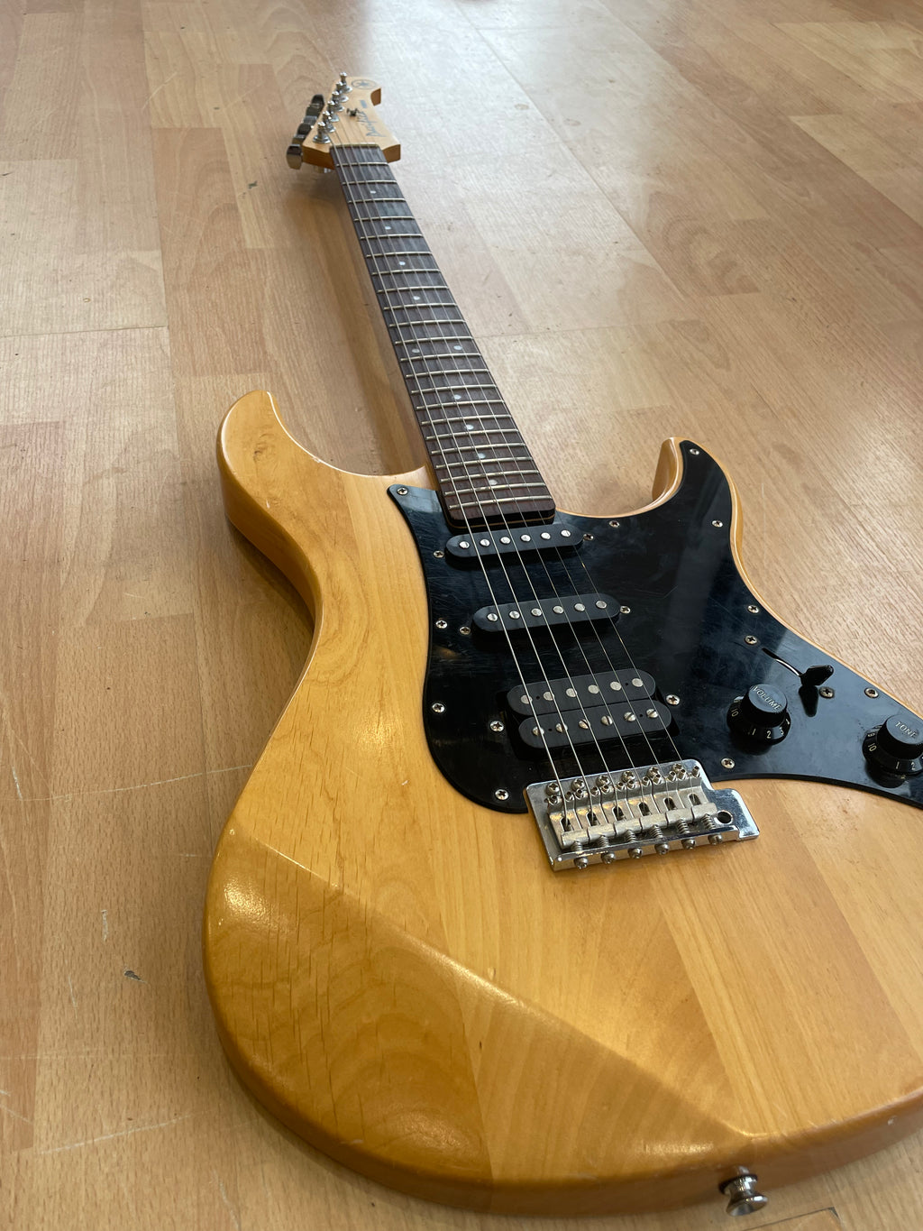 Yamaha Pacifica 112J Electric Guitar - Good Condition