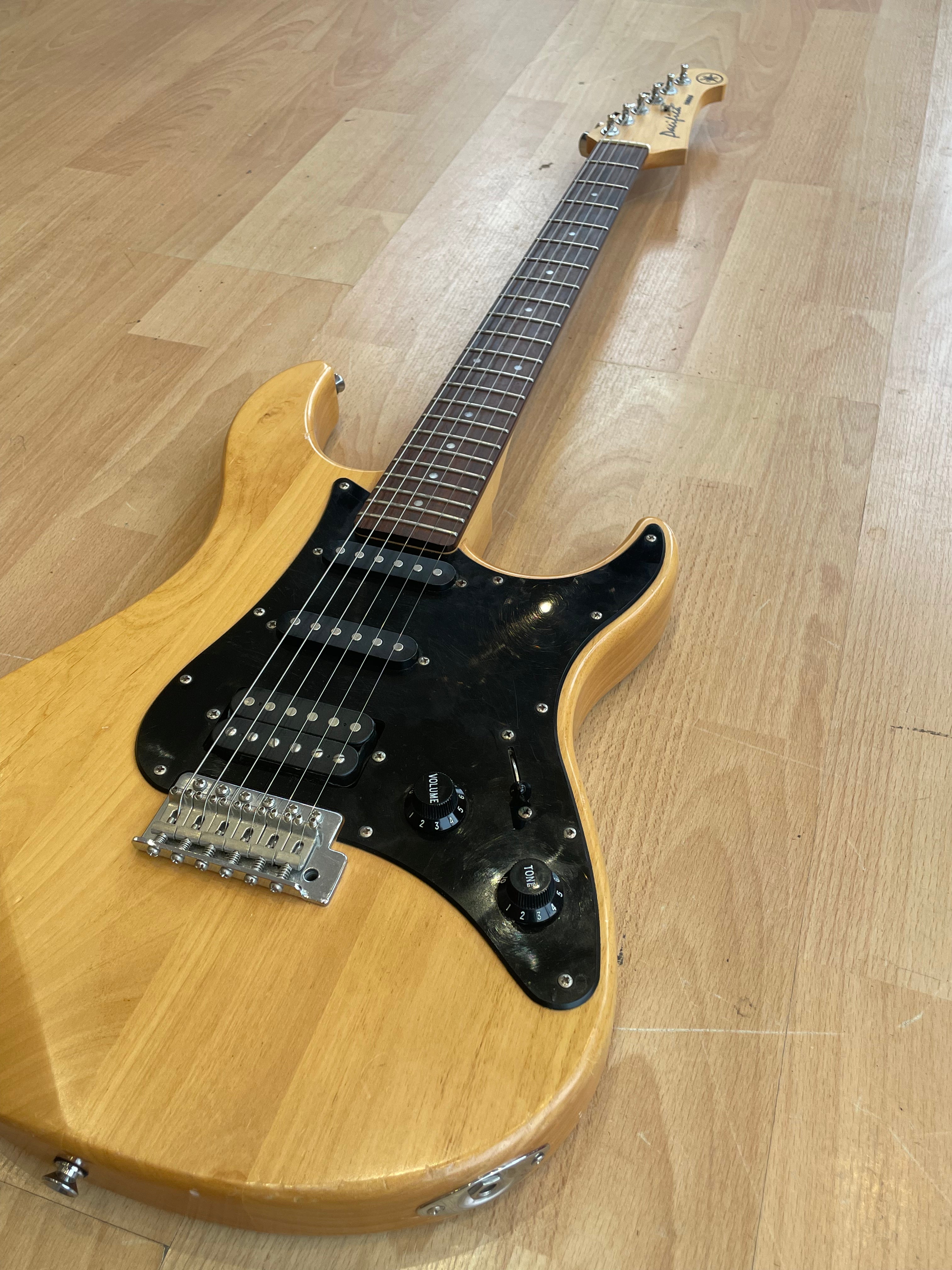 Yamaha Pacifica 112J Electric Guitar - Good Condition
