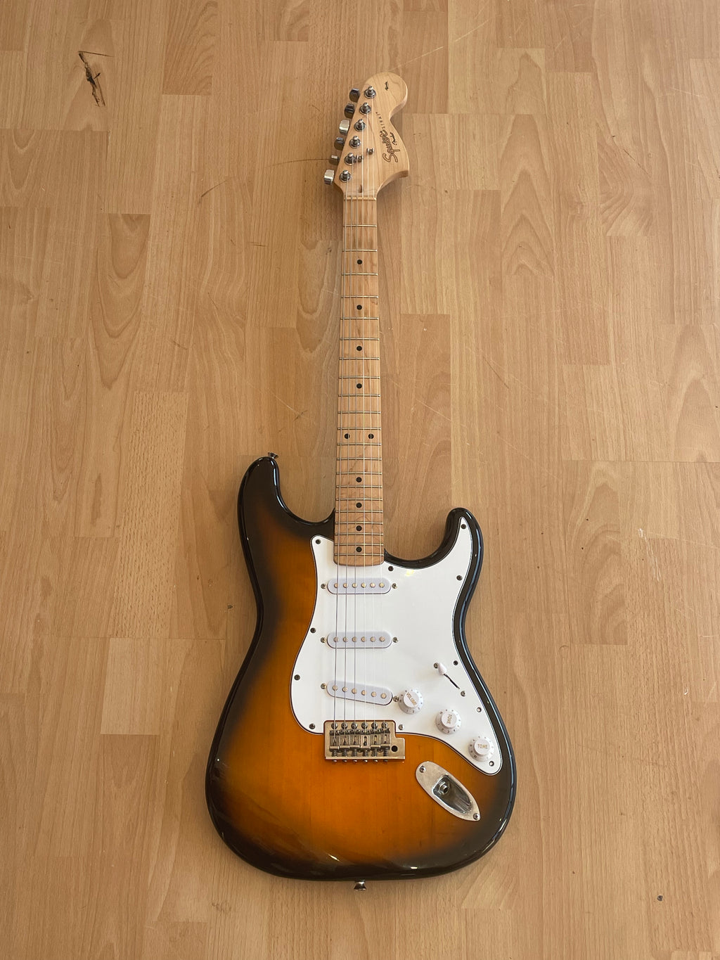 Squier Affinity Series Stratocaster in Vintage Sunburst - Great Condition