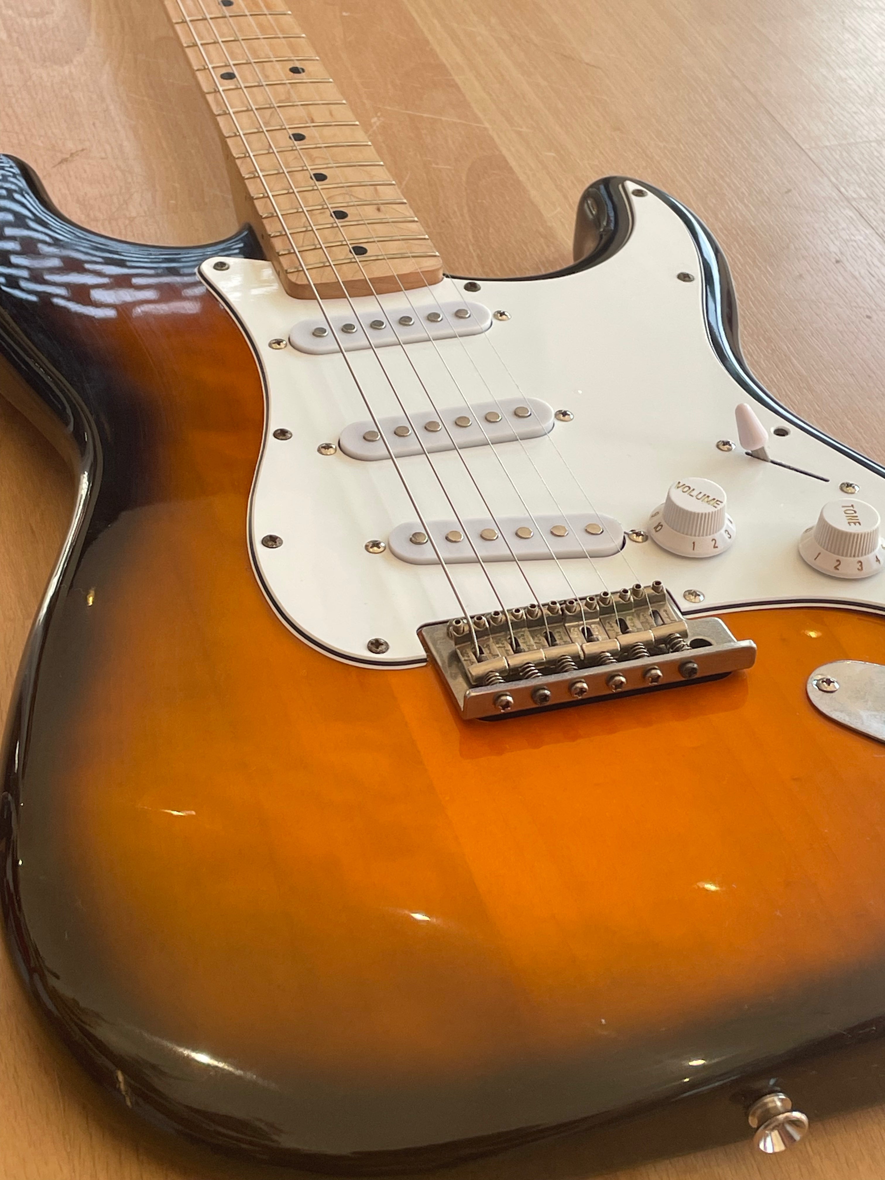 Squier Affinity Series Stratocaster in Vintage Sunburst - Great Condition