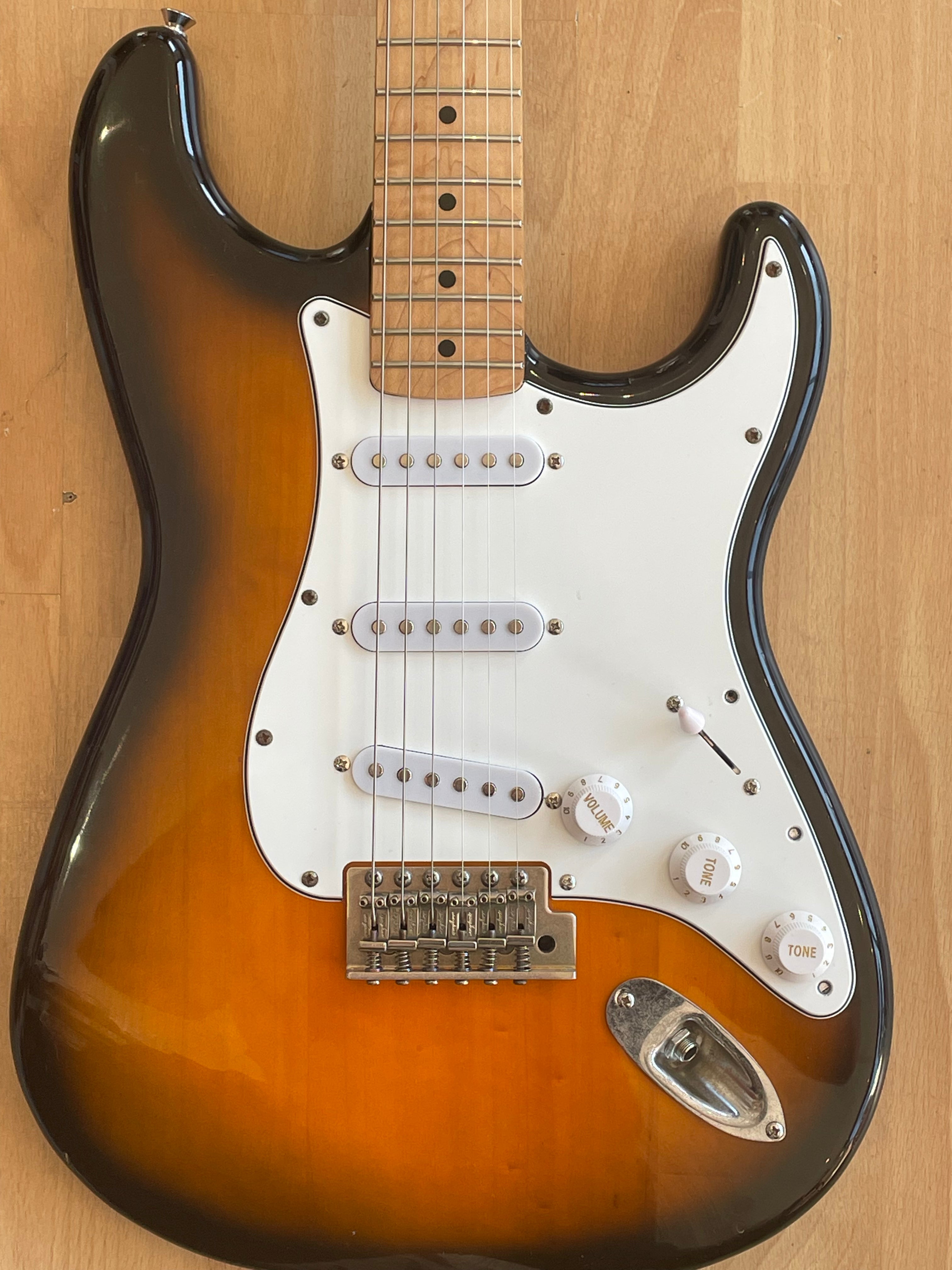 Squier Affinity Series Stratocaster in Vintage Sunburst - Great Condition