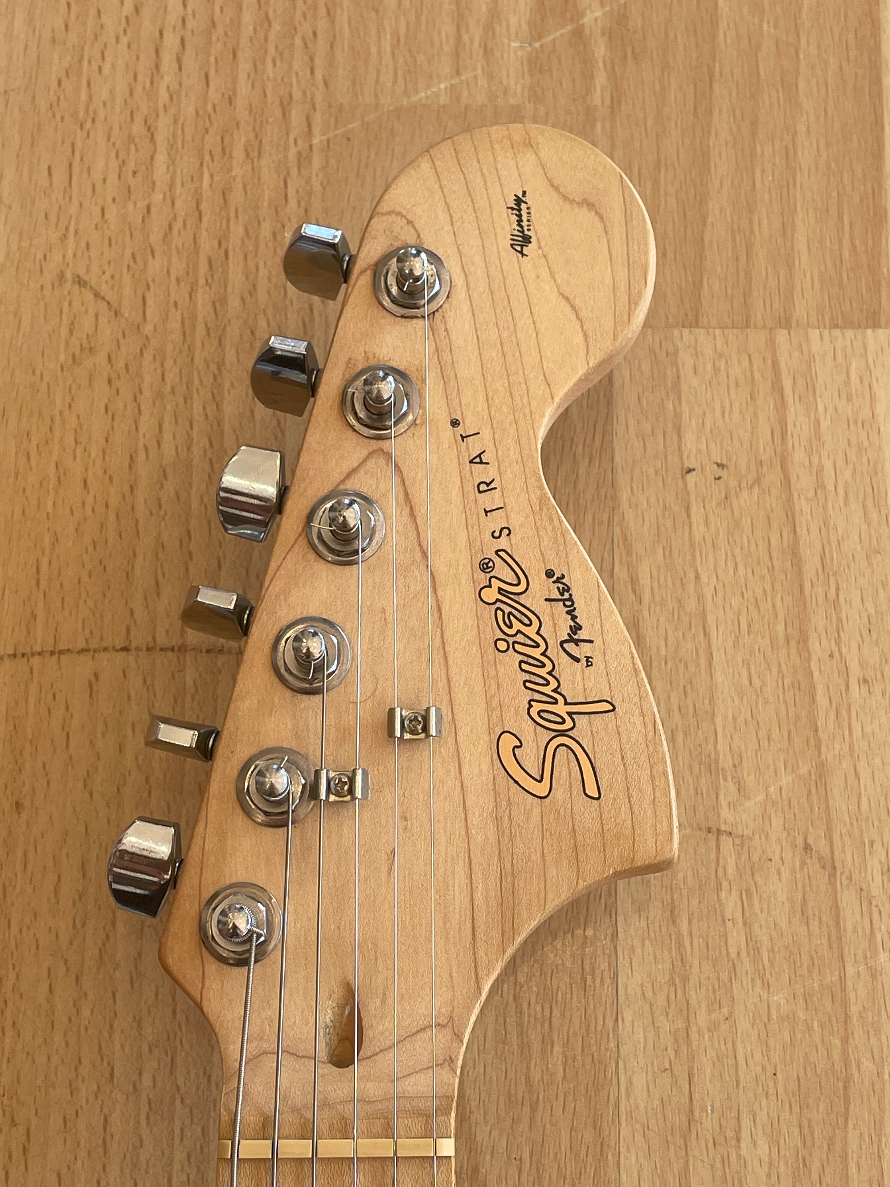 Squier Affinity Series Stratocaster in Vintage Sunburst - Great Condition