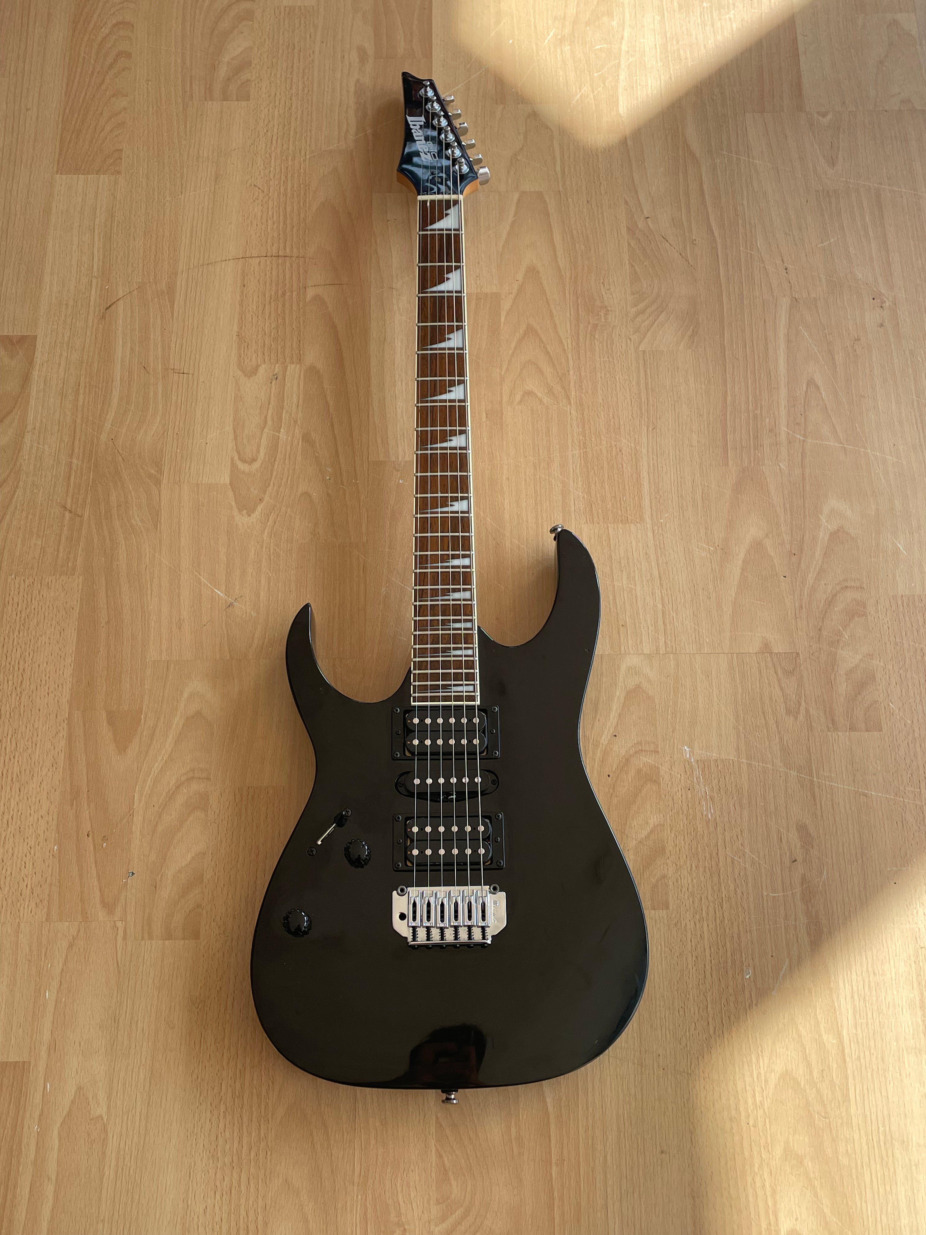 Ibanez Gio Black Flat Left Handed -  Great Condition