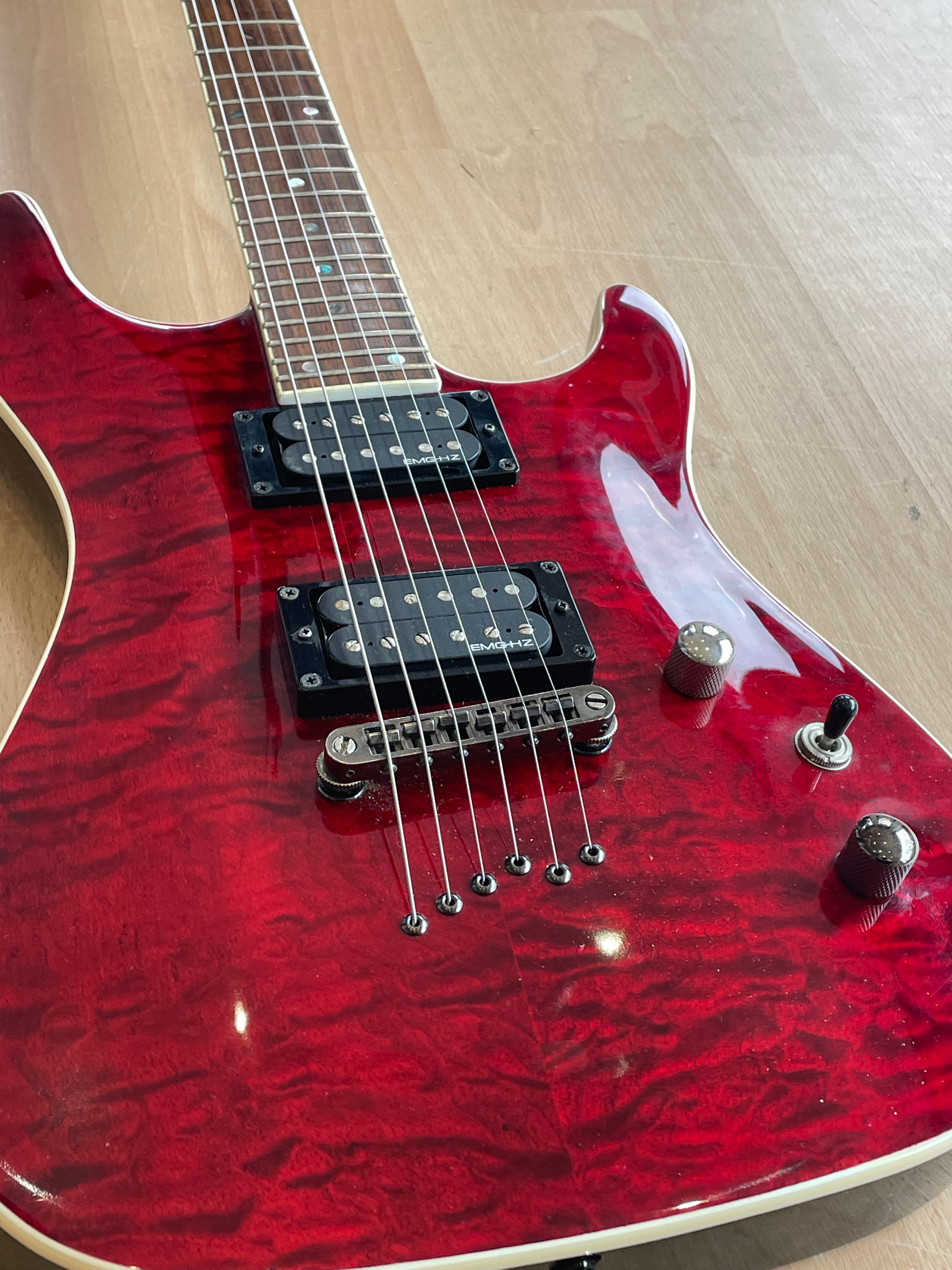 Cort KX1Q in Black Cherry -24 Fret - Excellent Condition