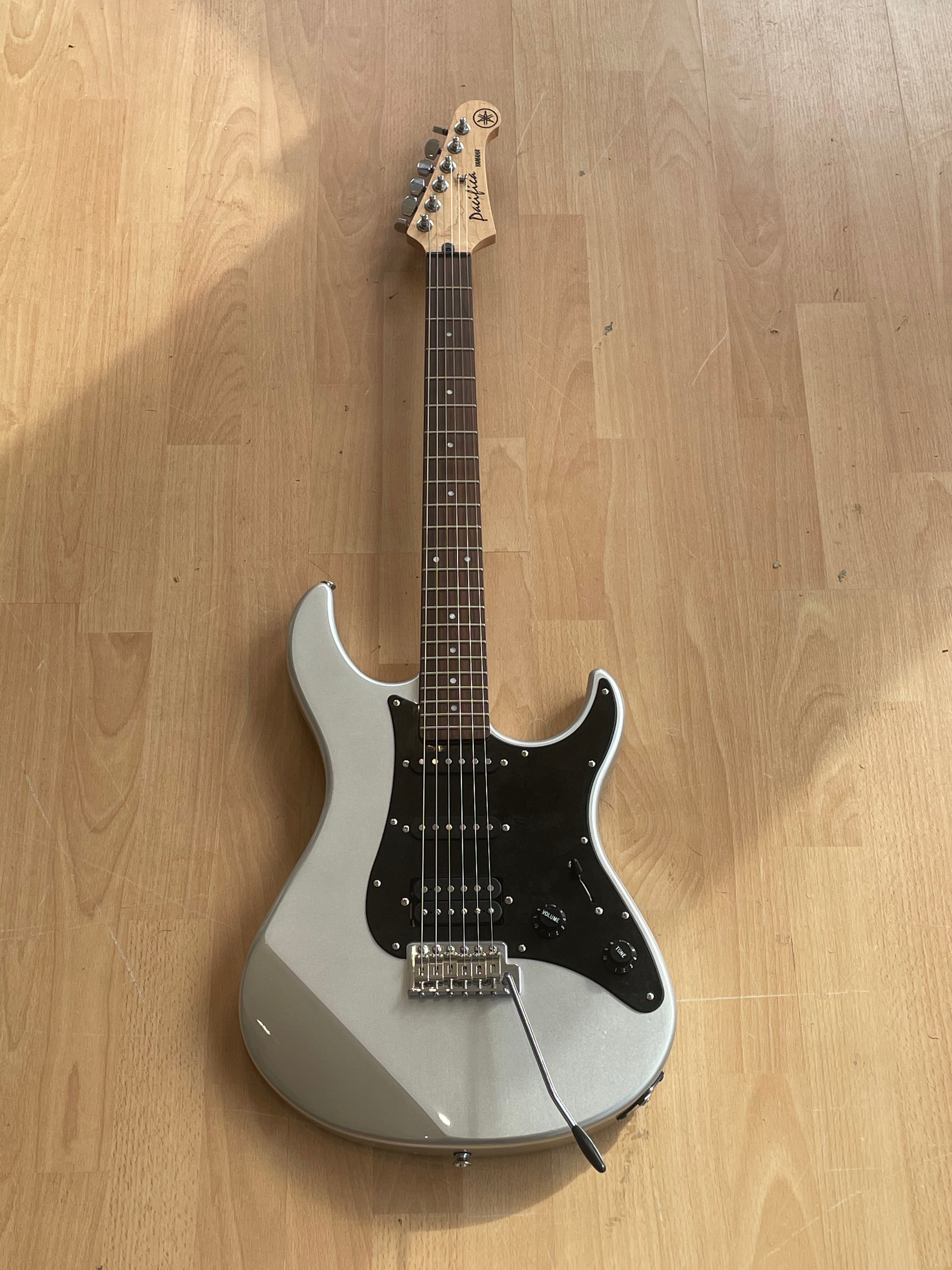 Yamaha Pacifica 112X IN SILVER - Great Condition