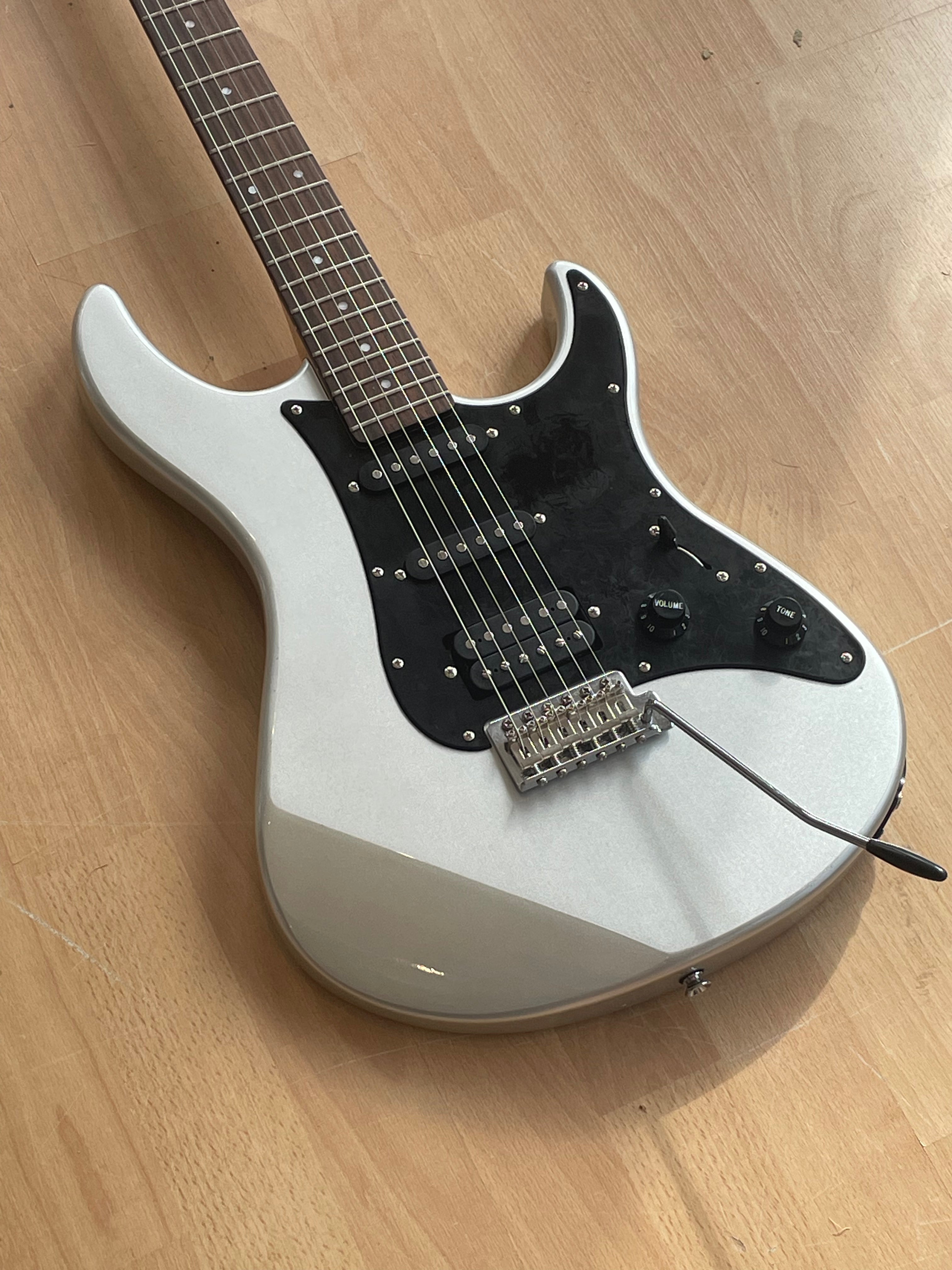 Yamaha Pacifica 112X IN SILVER - Great Condition
