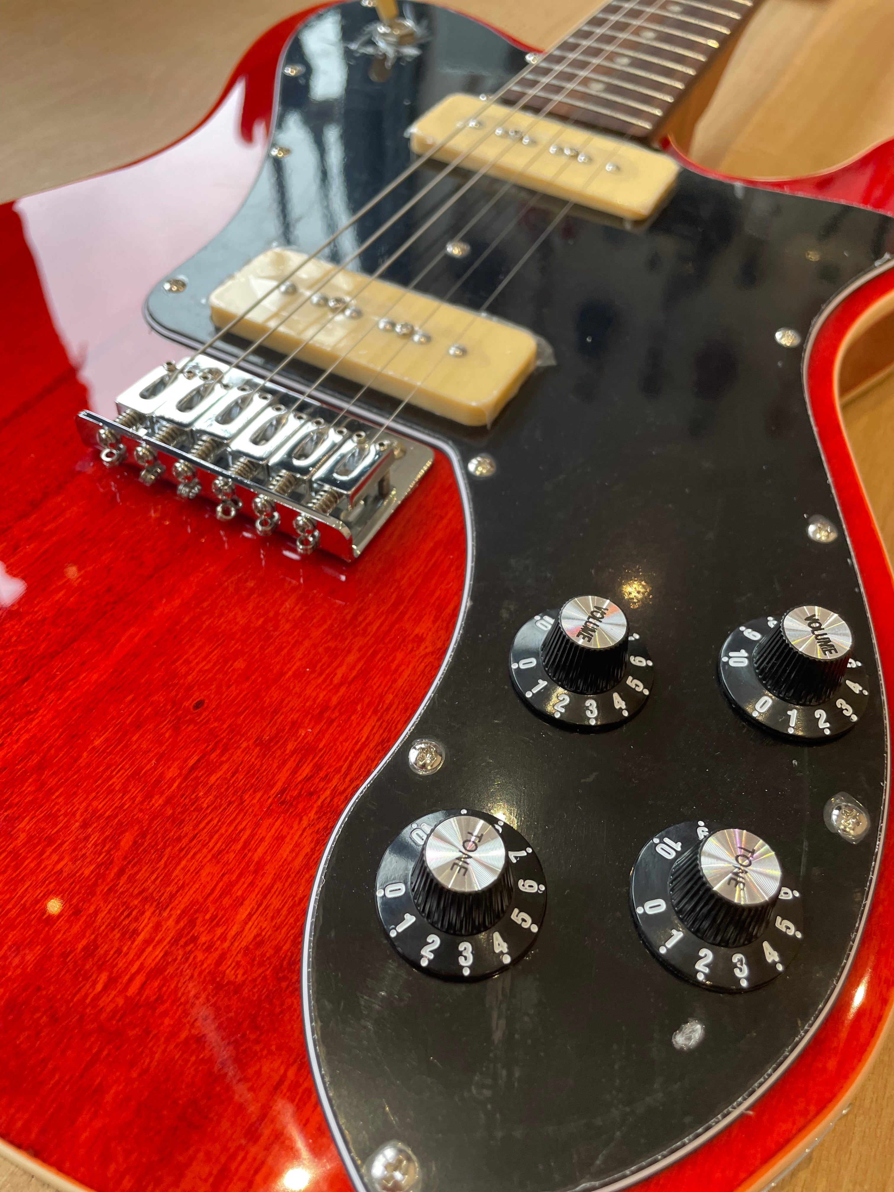 Northstar Pro NSP2NA - single cutaway electric guitar - P90s and red woodgrain finish