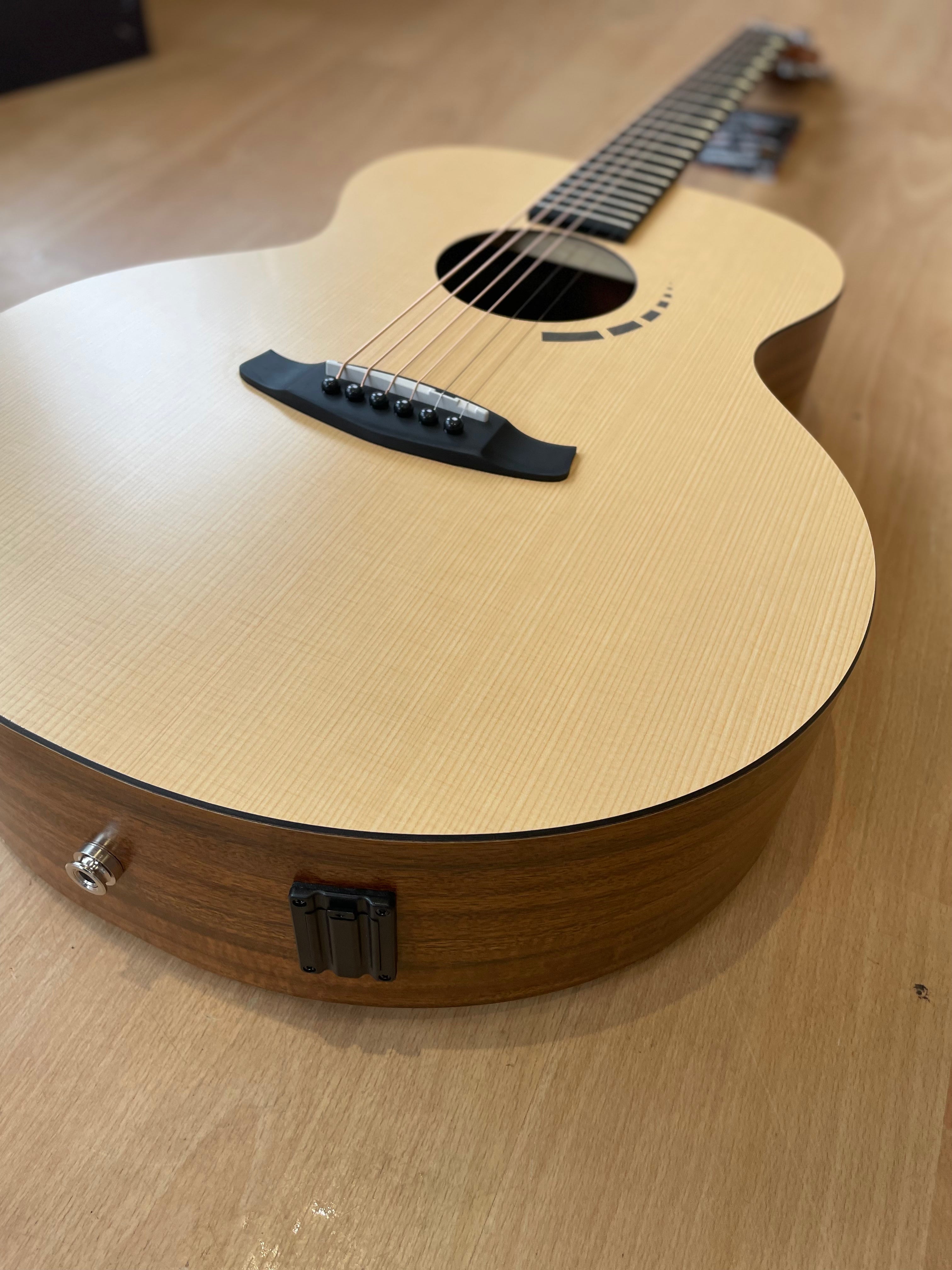 Tanglewood Metropolitan - Spruce Top, Folk Shape Electro Acoustic
