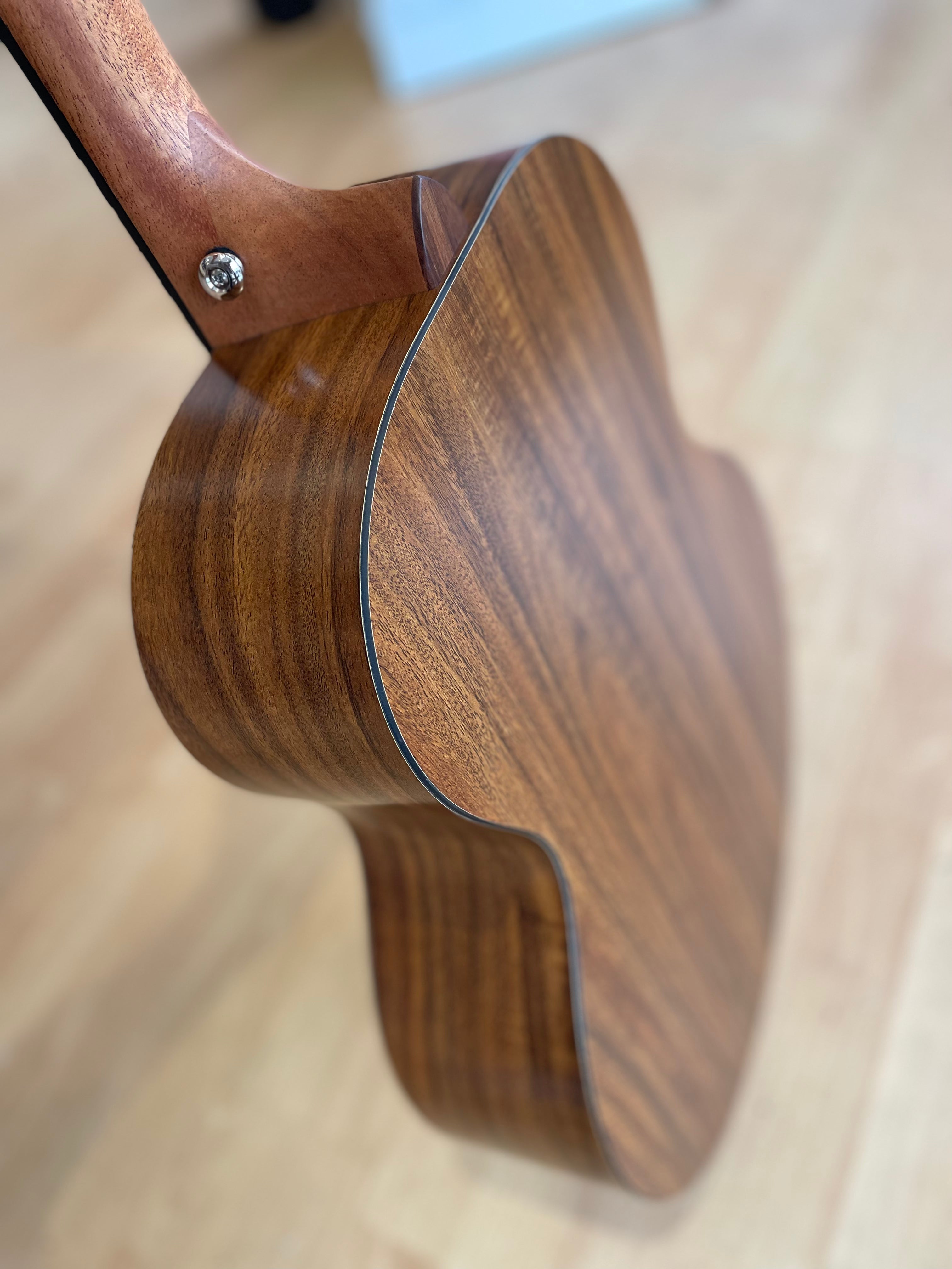 Tanglewood Metropolitan - Spruce Top, Folk Shape Electro Acoustic