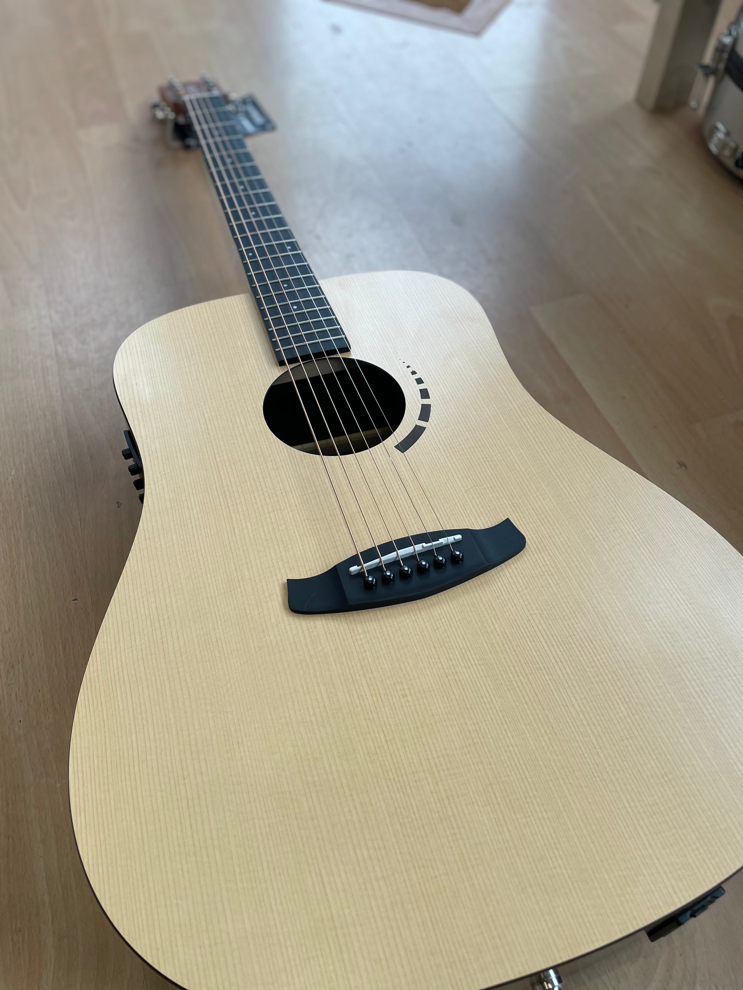 Tanglewood Metropolitan - Spruce Top, Dreadnought Shape Electro Acoustic