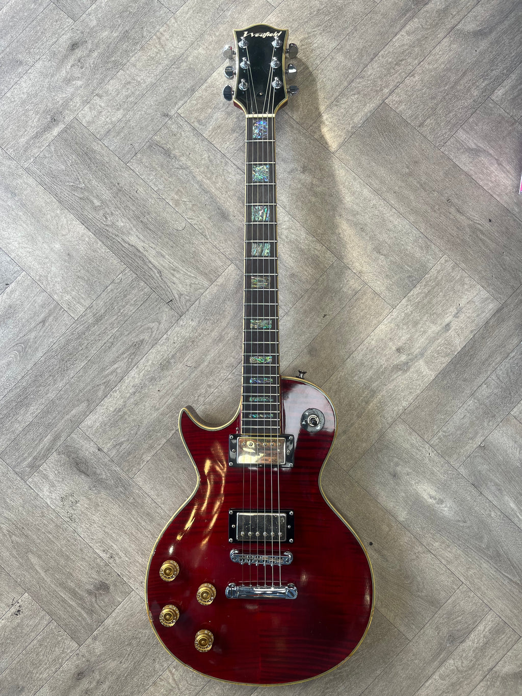 Westfield LP-Style Electric Guitar – Cherry Flame Top - Upgraded with genuine Grover machine heads for excellent tuning stability.