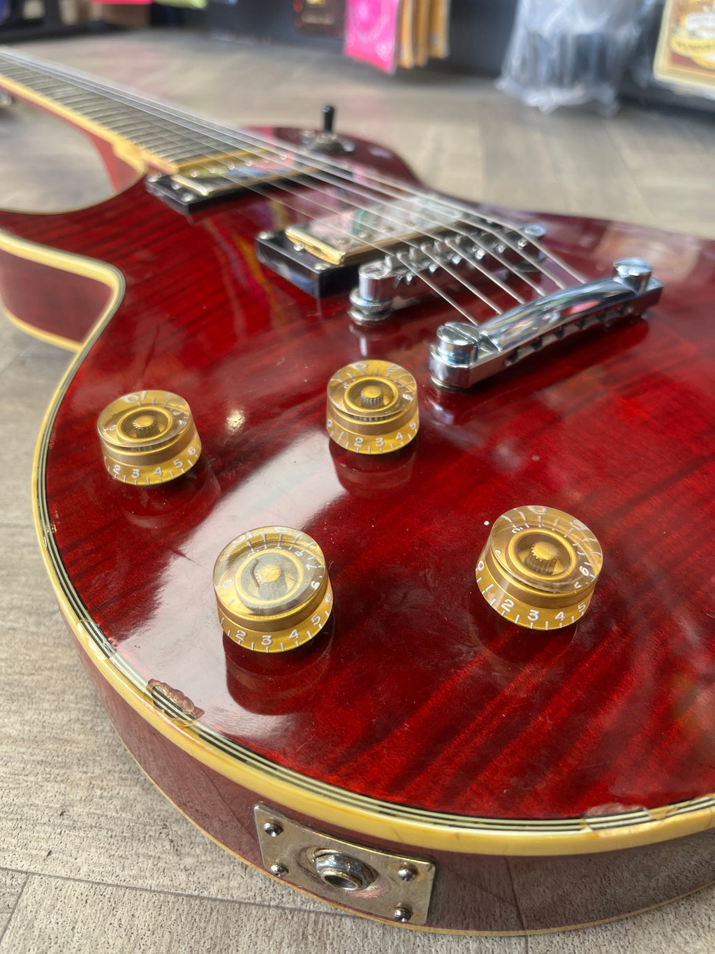 Westfield LP-Style Electric Guitar – Cherry Flame Top - Upgraded with genuine Grover machine heads for excellent tuning stability.