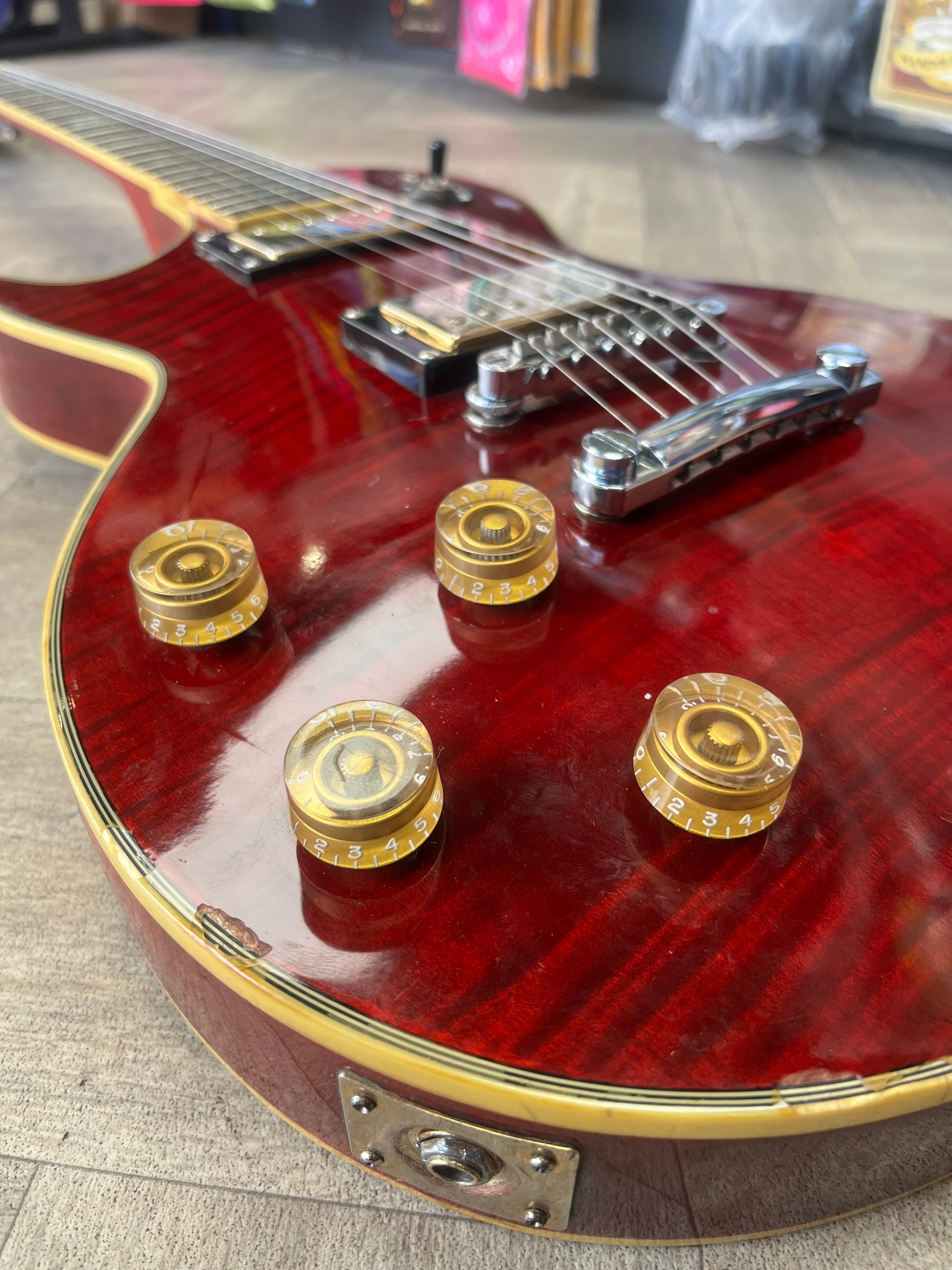 Westfield LP-Style Electric Guitar – Cherry Flame Top - Upgraded with genuine Grover machine heads for excellent tuning stability.