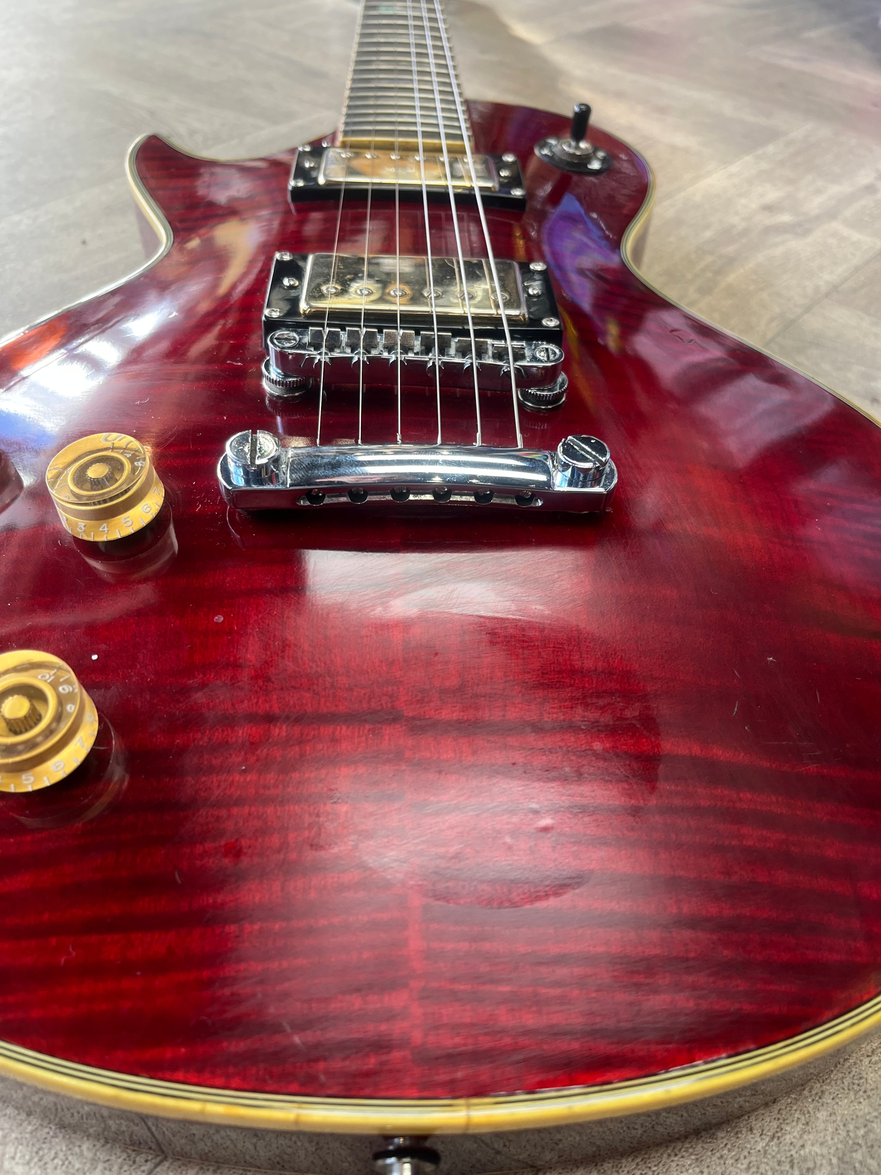 Westfield LP-Style Electric Guitar – Cherry Flame Top - Upgraded with genuine Grover machine heads for excellent tuning stability.