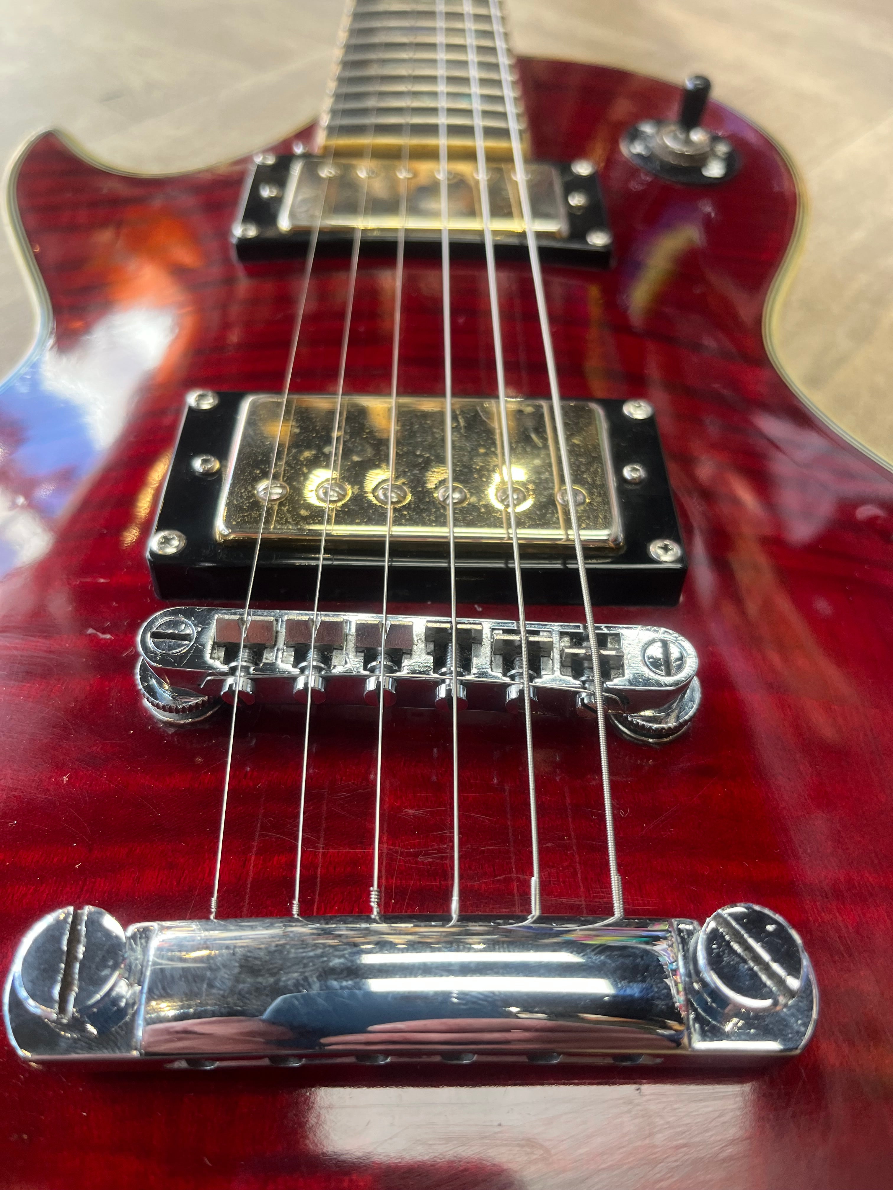Westfield LP-Style Electric Guitar – Cherry Flame Top - Upgraded with genuine Grover machine heads for excellent tuning stability.