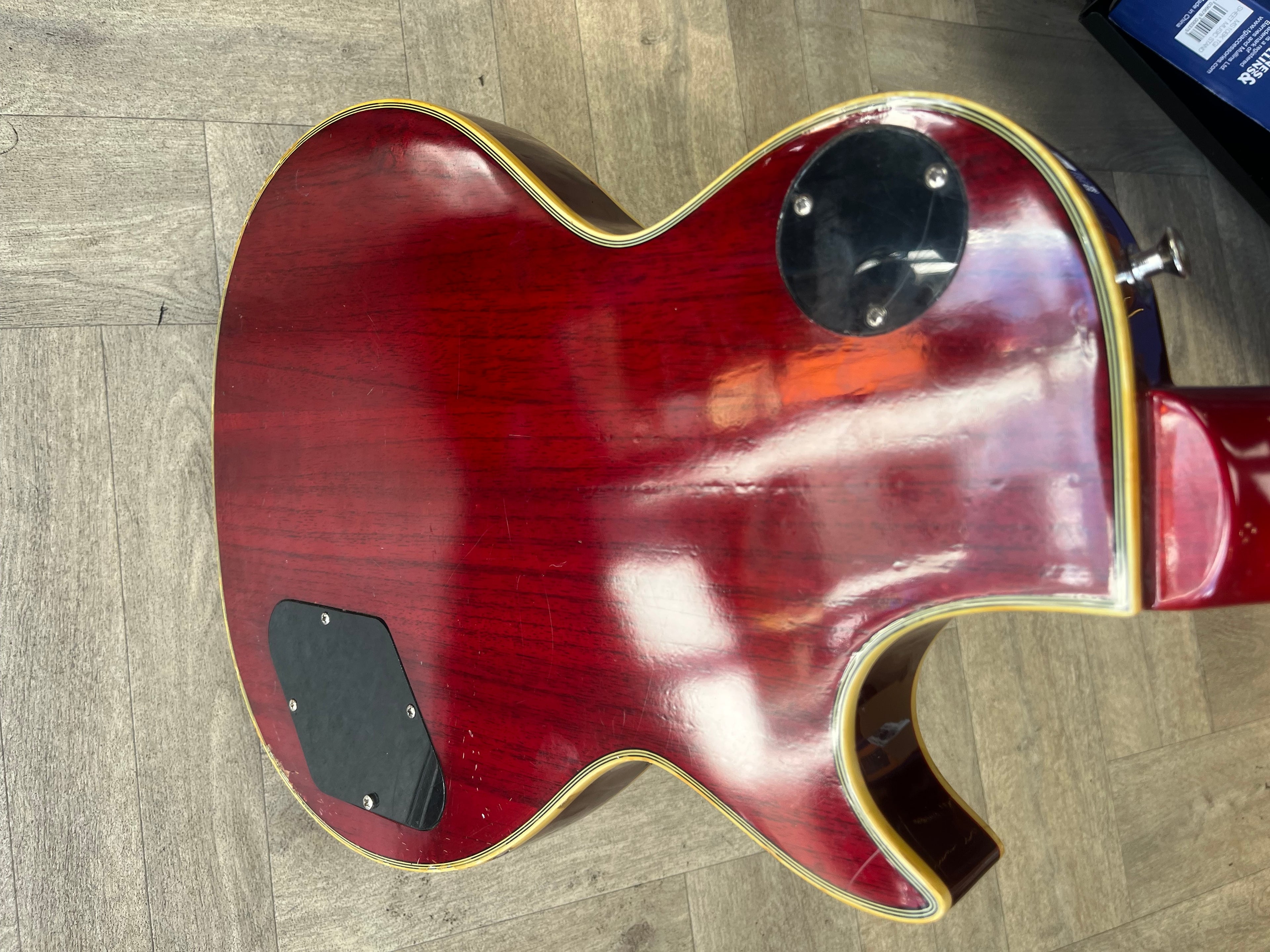 Westfield LP-Style Electric Guitar – Cherry Flame Top - Upgraded with genuine Grover machine heads for excellent tuning stability.