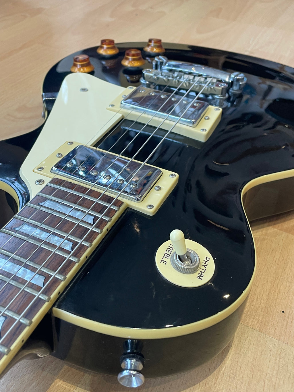 Epiphone Les Paul Standard in Black - good condition