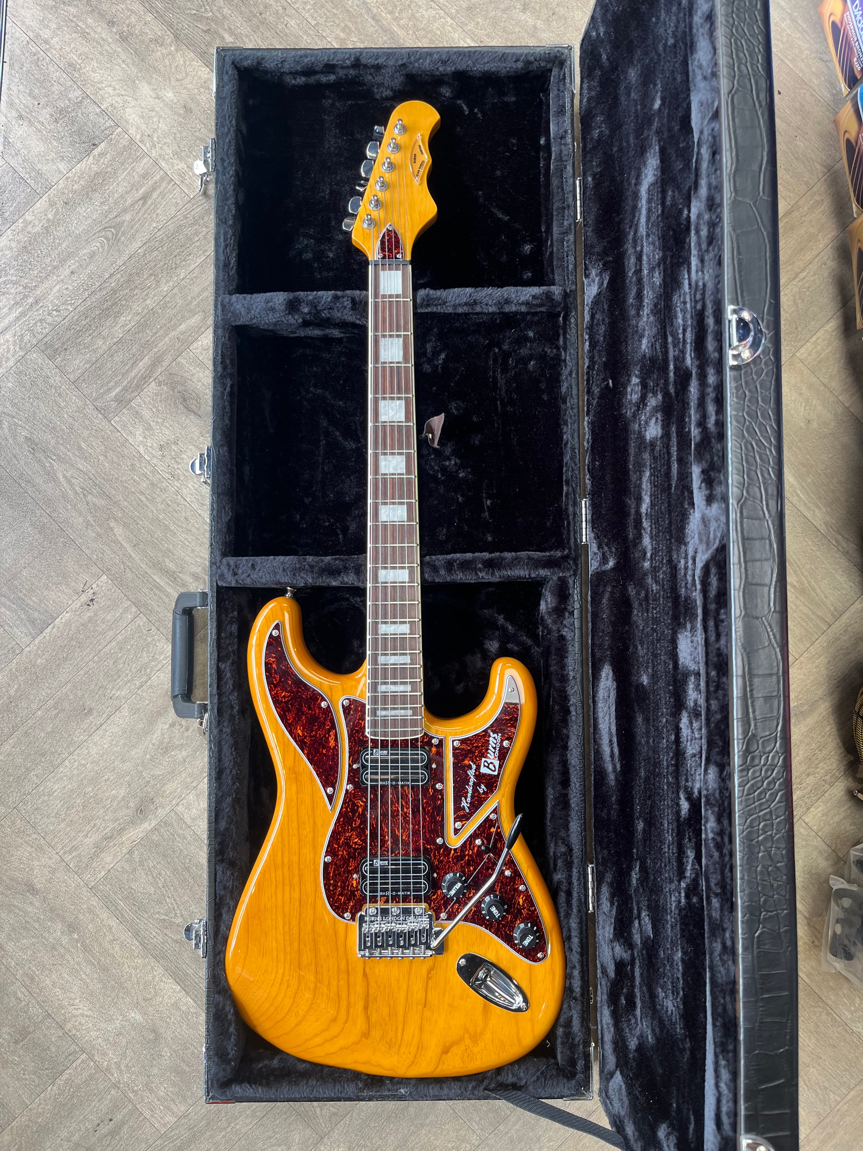 Burns King Cobra Custom – Natural – With Original Hard Case