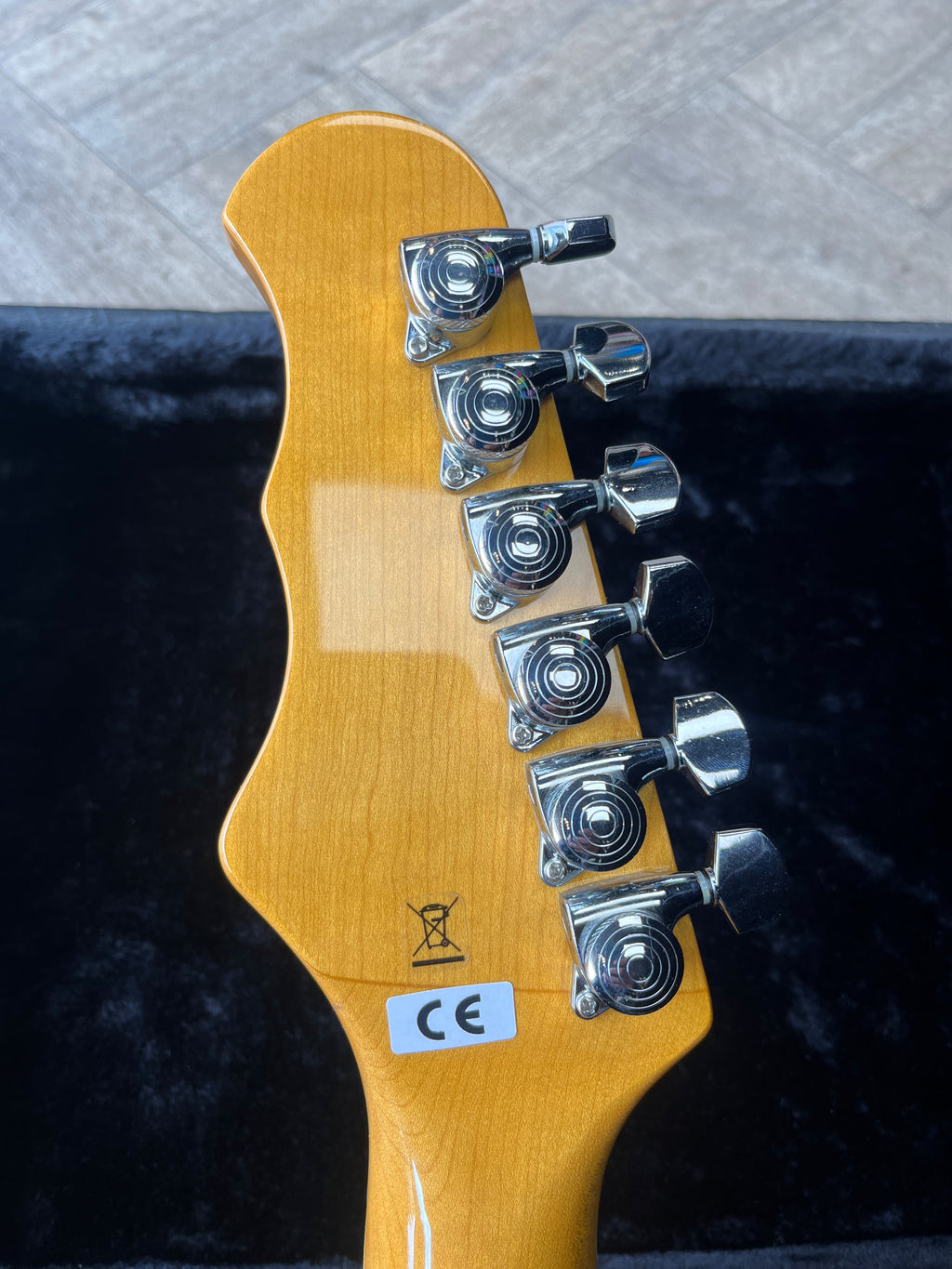 Burns King Cobra Custom – Natural – With Original Hard Case