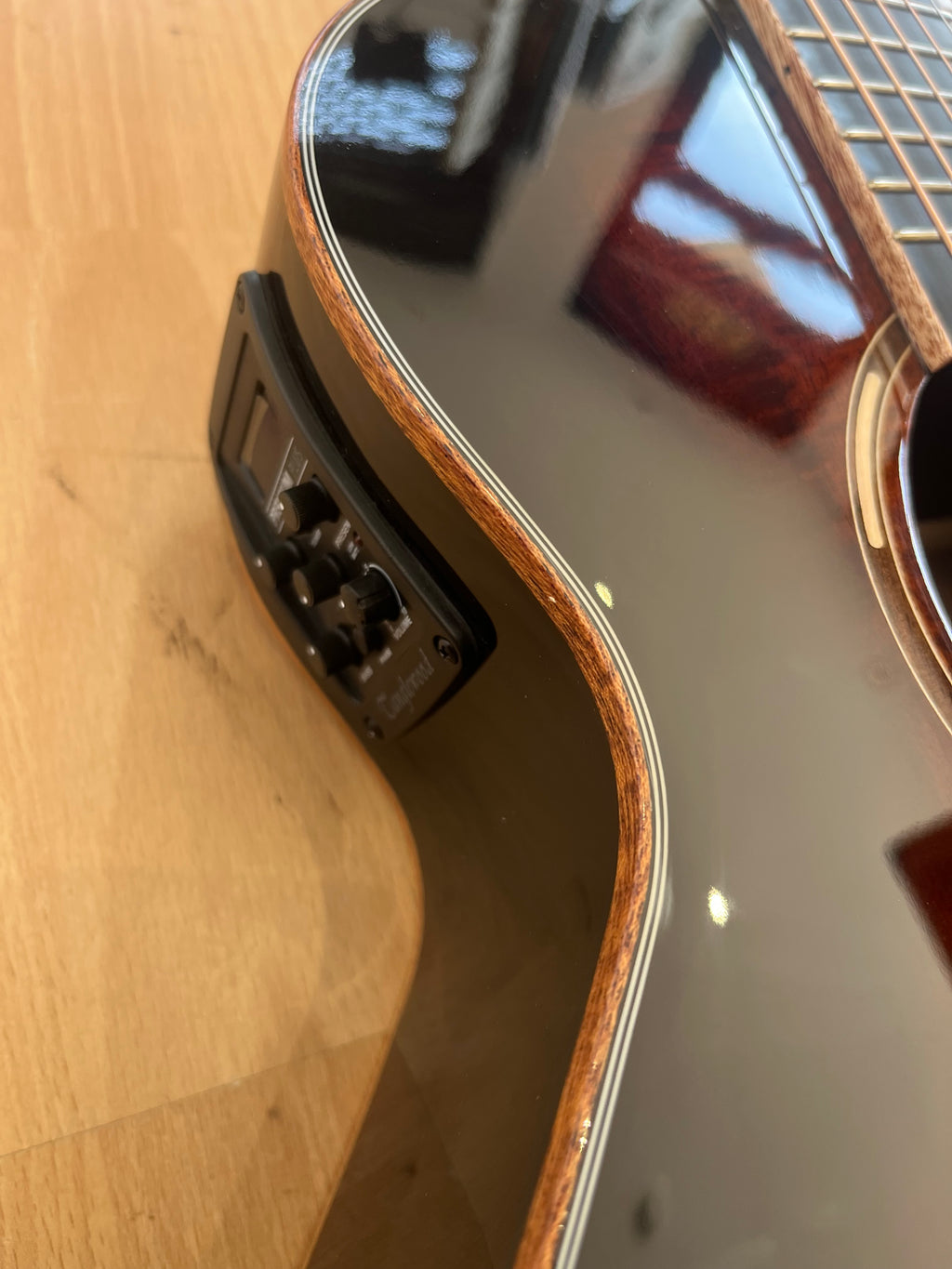 Winterleaf Exotic acoustic guitar - mini size - comfort and convenience!