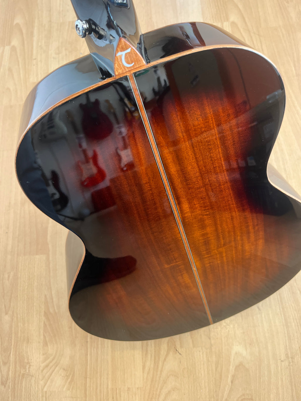Winterleaf Exotic acoustic guitar - mini size - comfort and convenience!