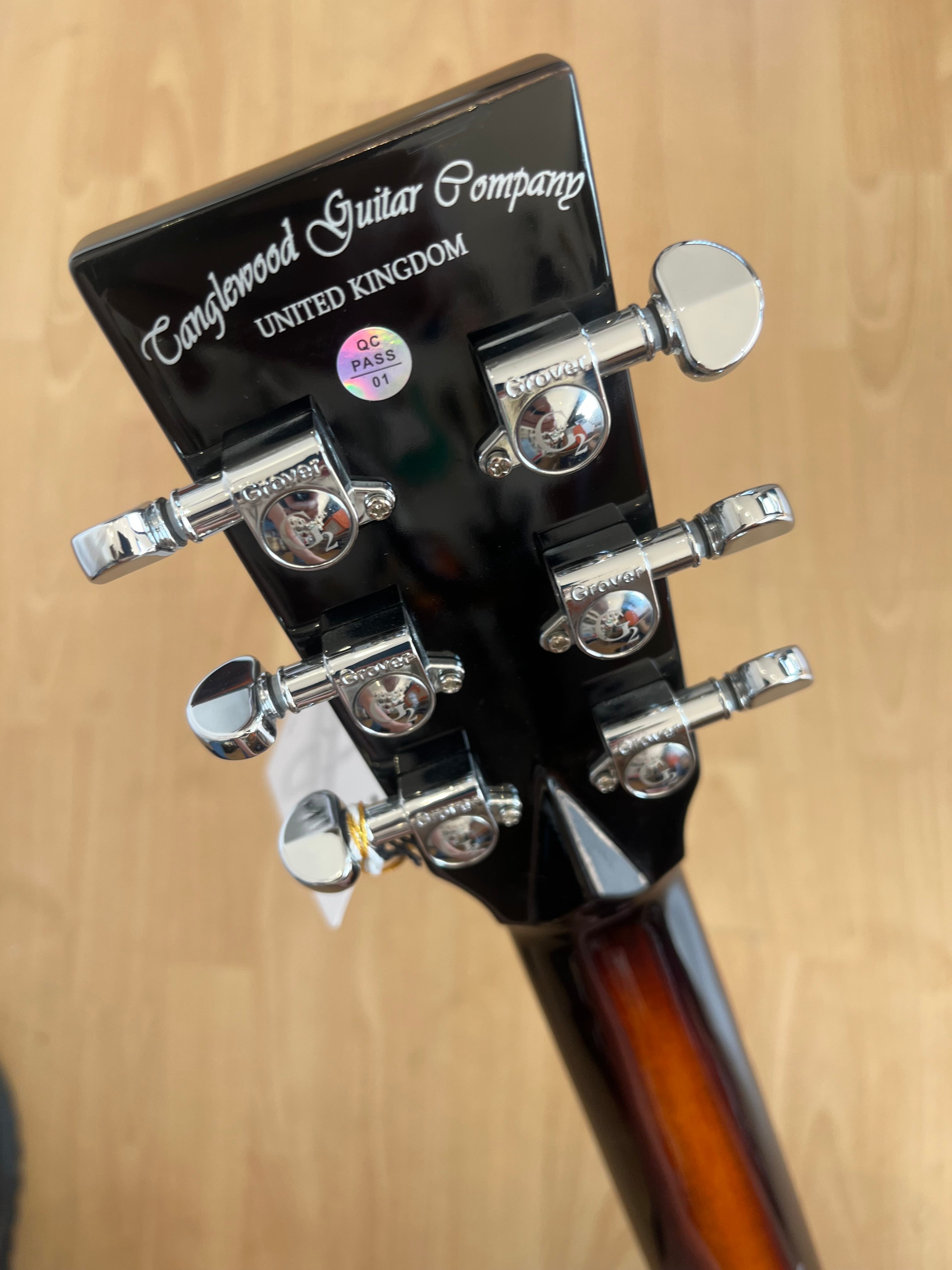 Winterleaf Exotic acoustic guitar - mini size - comfort and convenience!