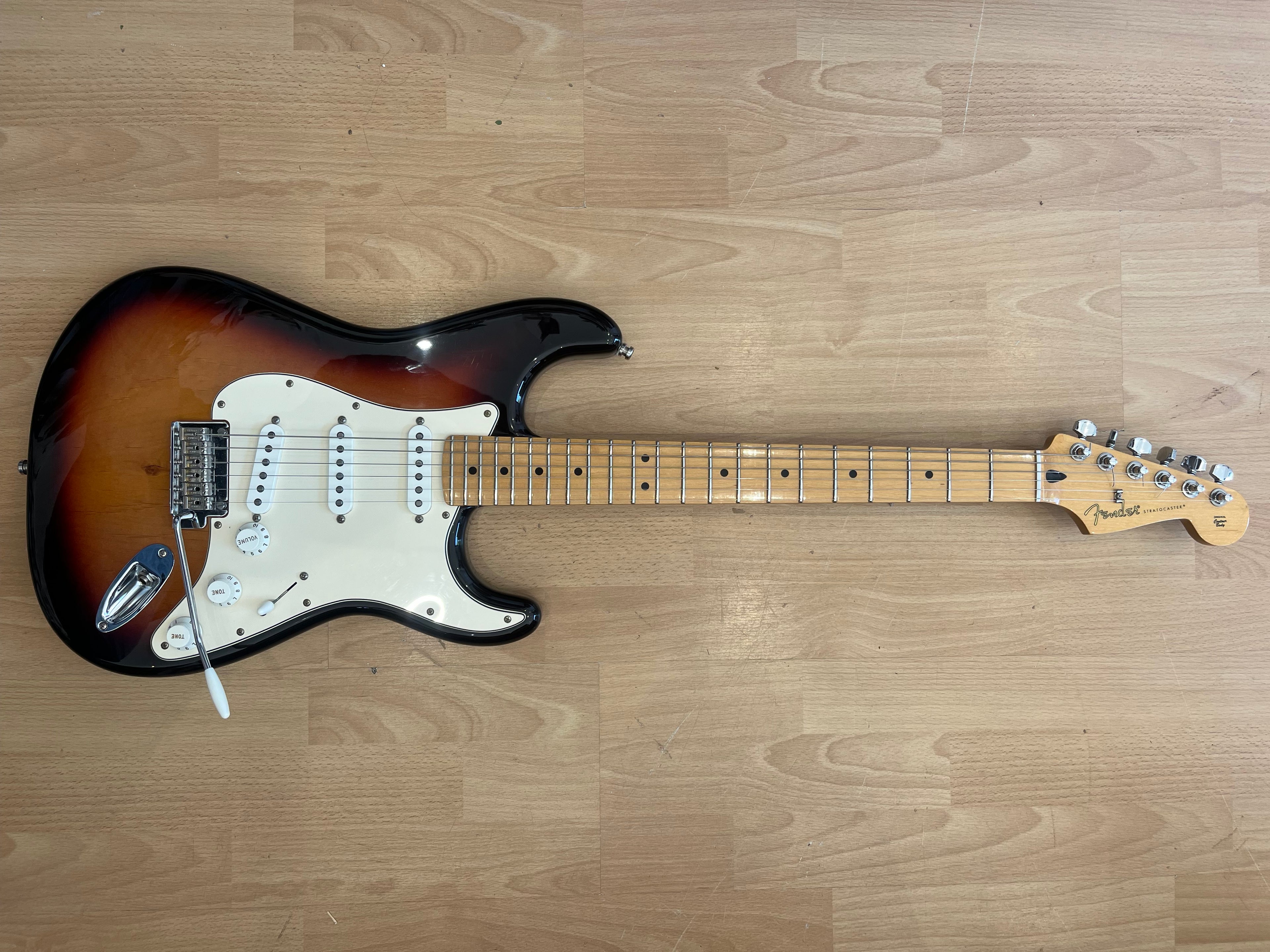 Fender Stratocaster Player Series – 2018 Mexican Made – 3-Tone Sunburst