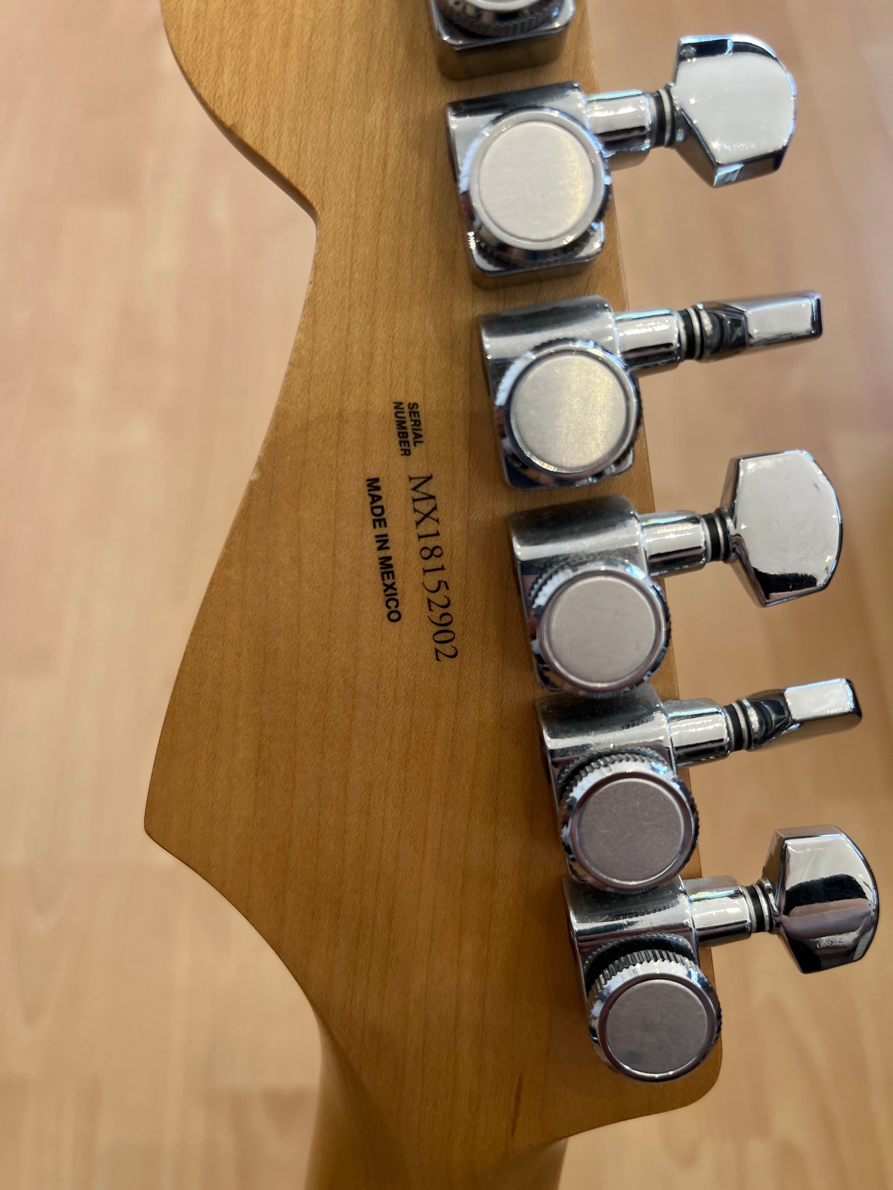 Fender Stratocaster Player Series – 2018 Mexican Made – 3-Tone Sunburst