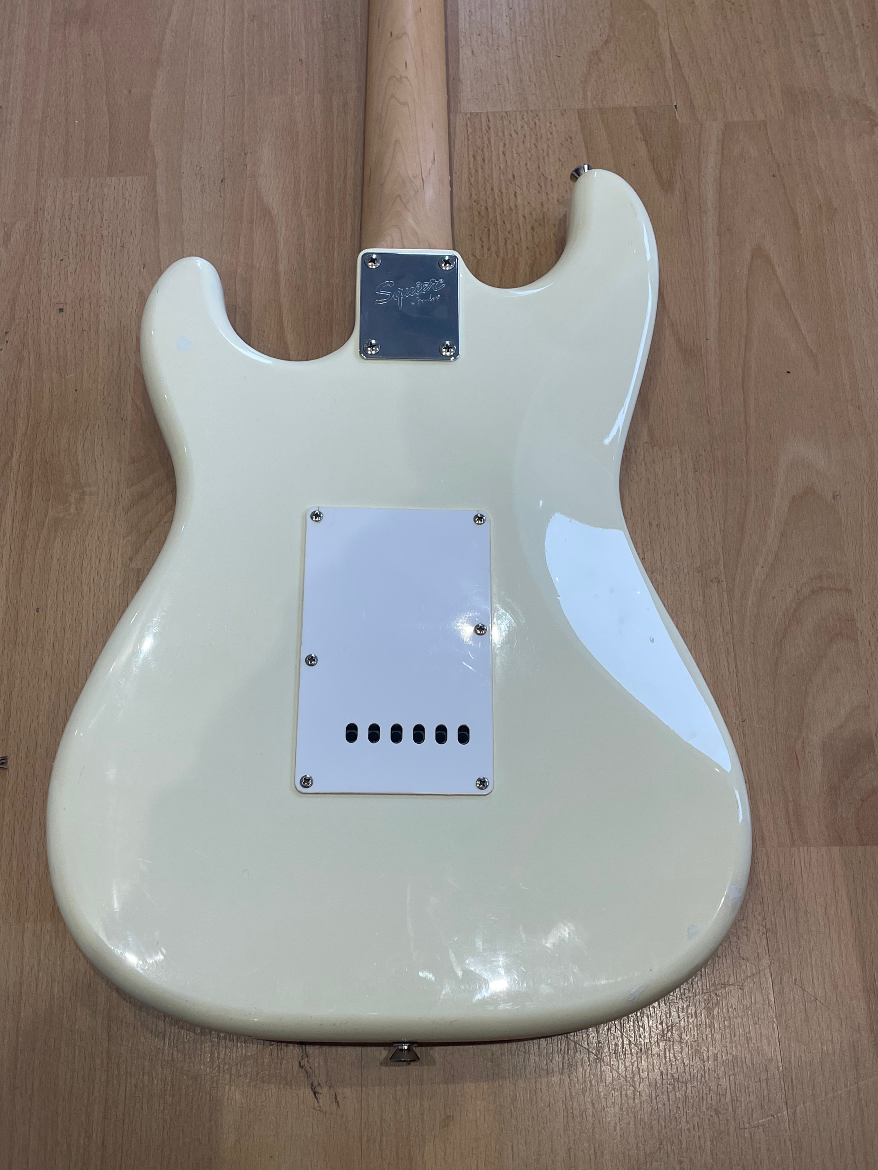 Squier Affinity Series Stratocaster in Cream - Good Condition