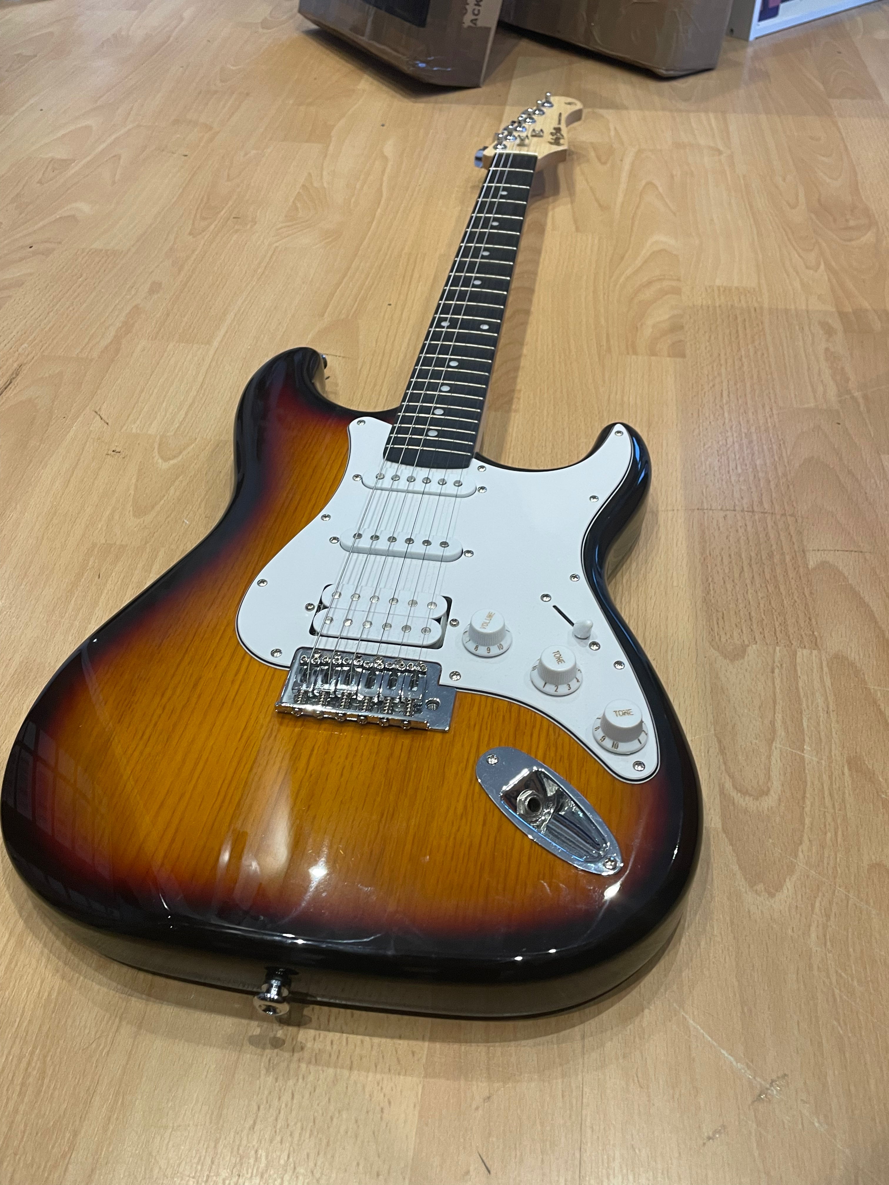 Harley Benton Standard series + Amp + Case