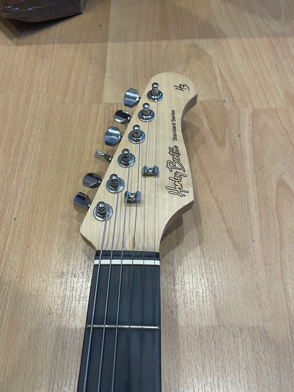 Harley Benton Standard series + Amp + Case