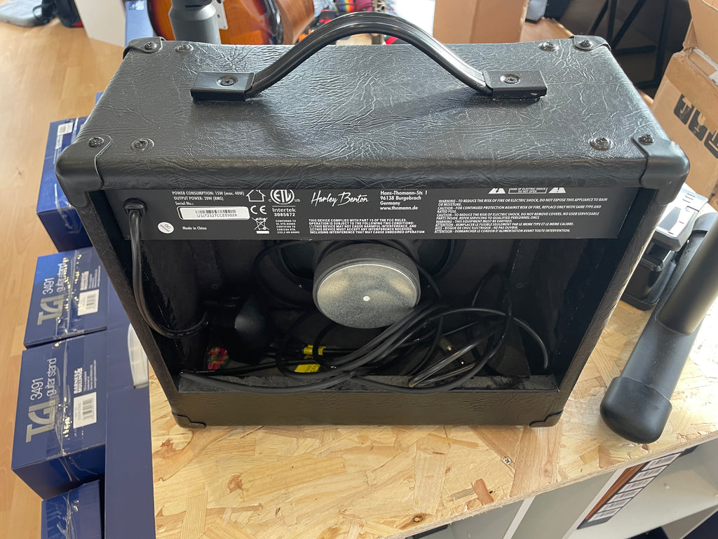Harley Benton Standard series + Amp + Case