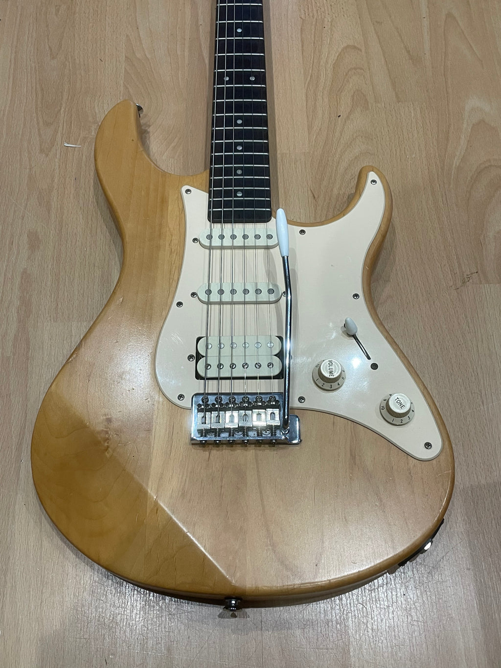 Yamaha Pacifica Natural Finish- Great For Beginners