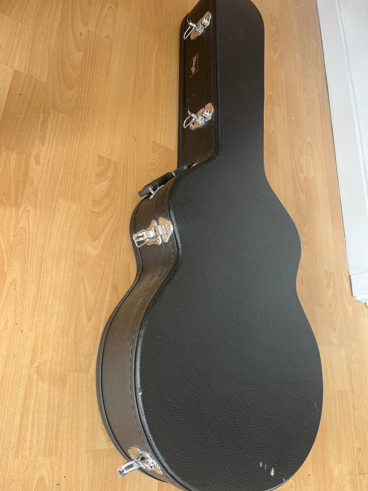 Semi-Hollow / Semi-Acoustic Guitar Hard Case – Black – Pre-Owned