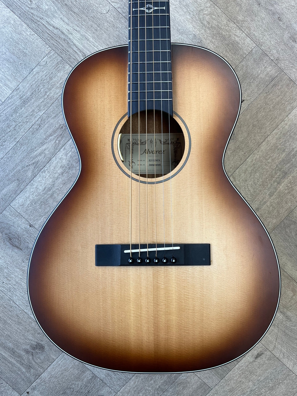 Alvarez Delta DeLite E Electro-Acoustic Guitar – Sunburst | Pre-Owned + Bag