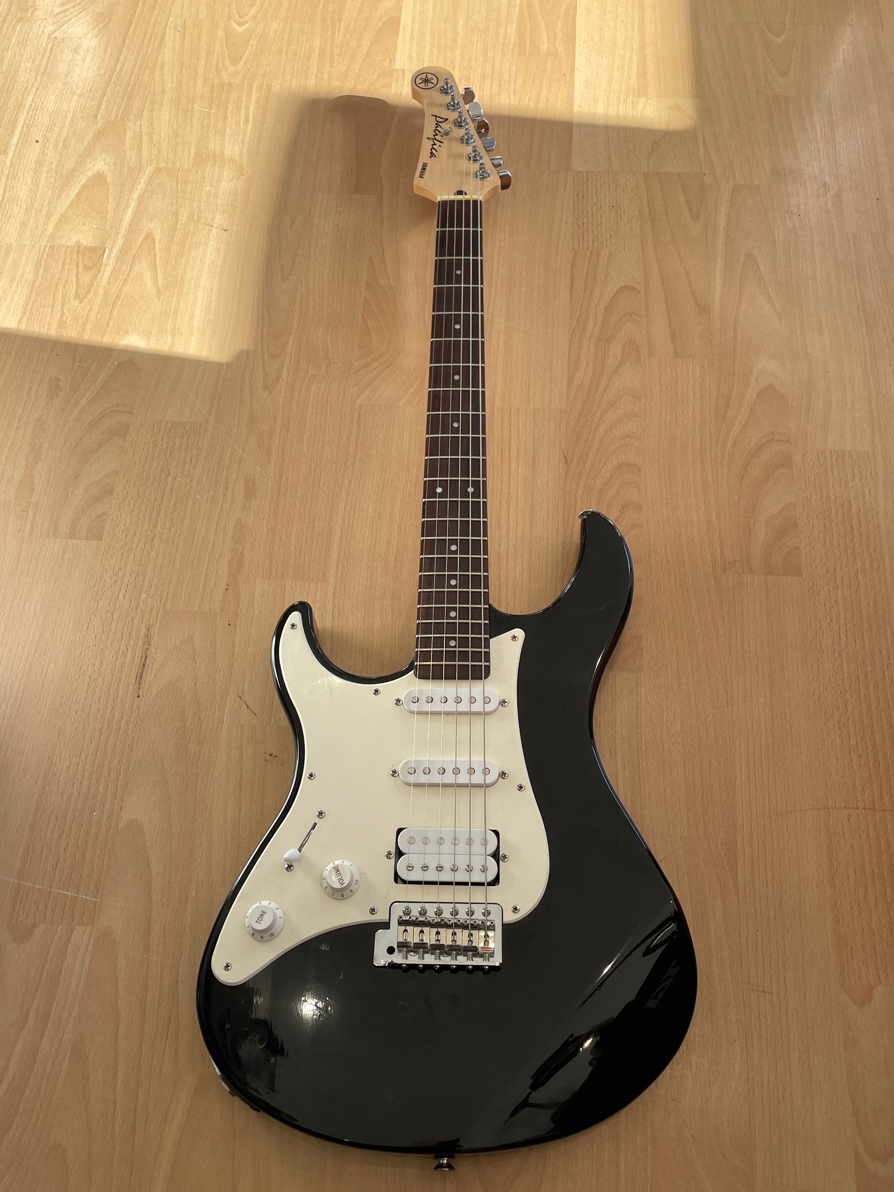 Left Handed Yamaha Pacifica - Great Condition